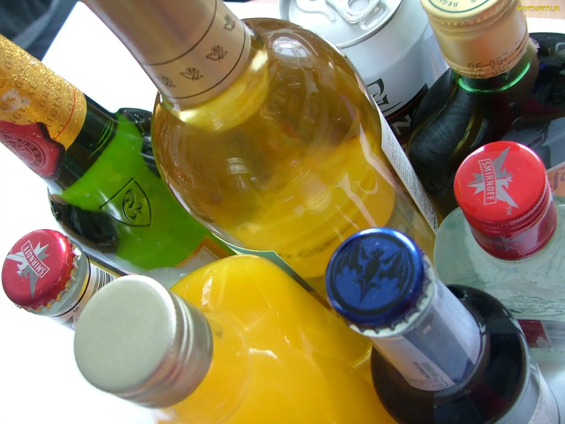 Smirnoff, Alkohol, Butelki