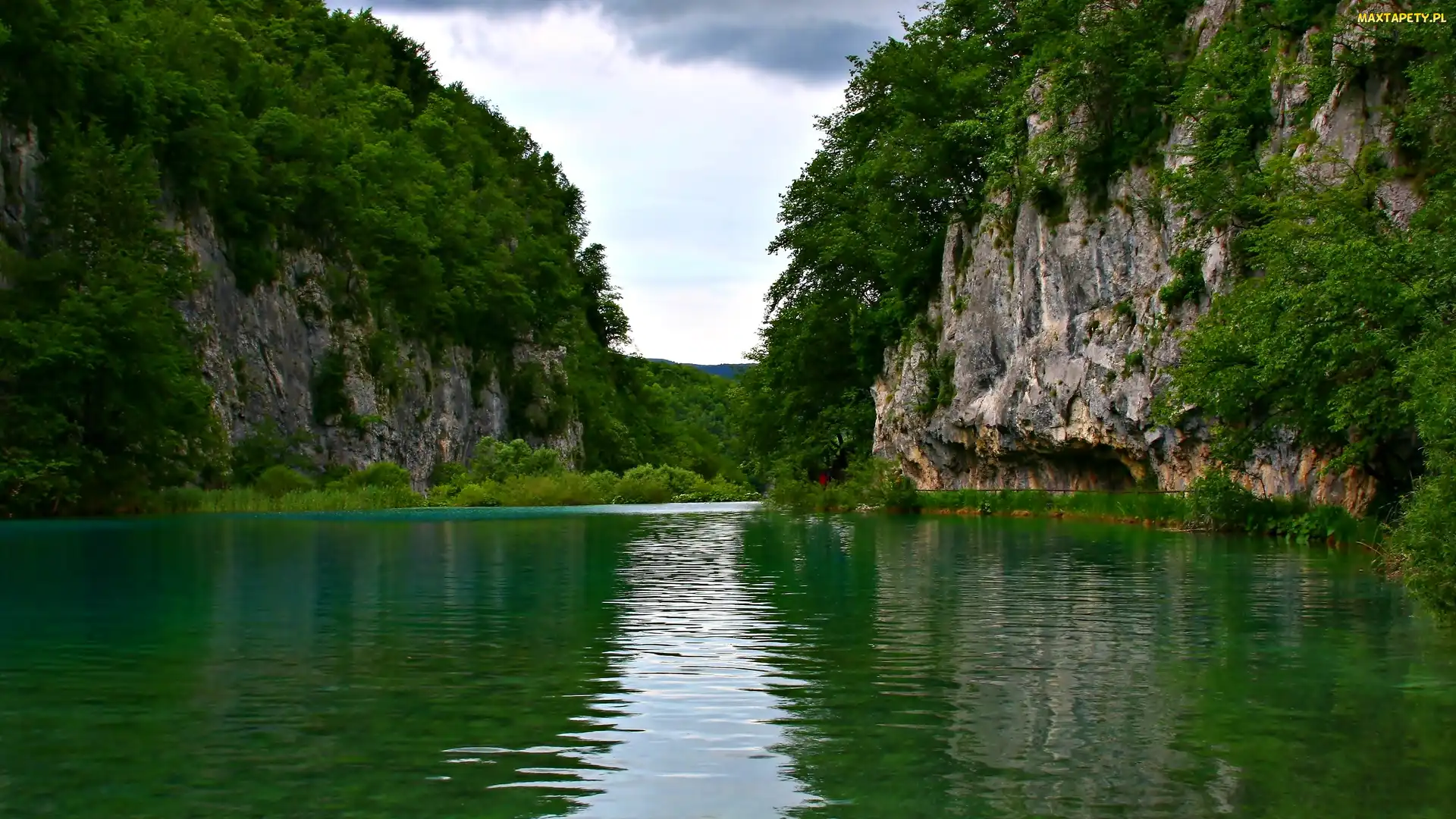 Skały, Rzeka