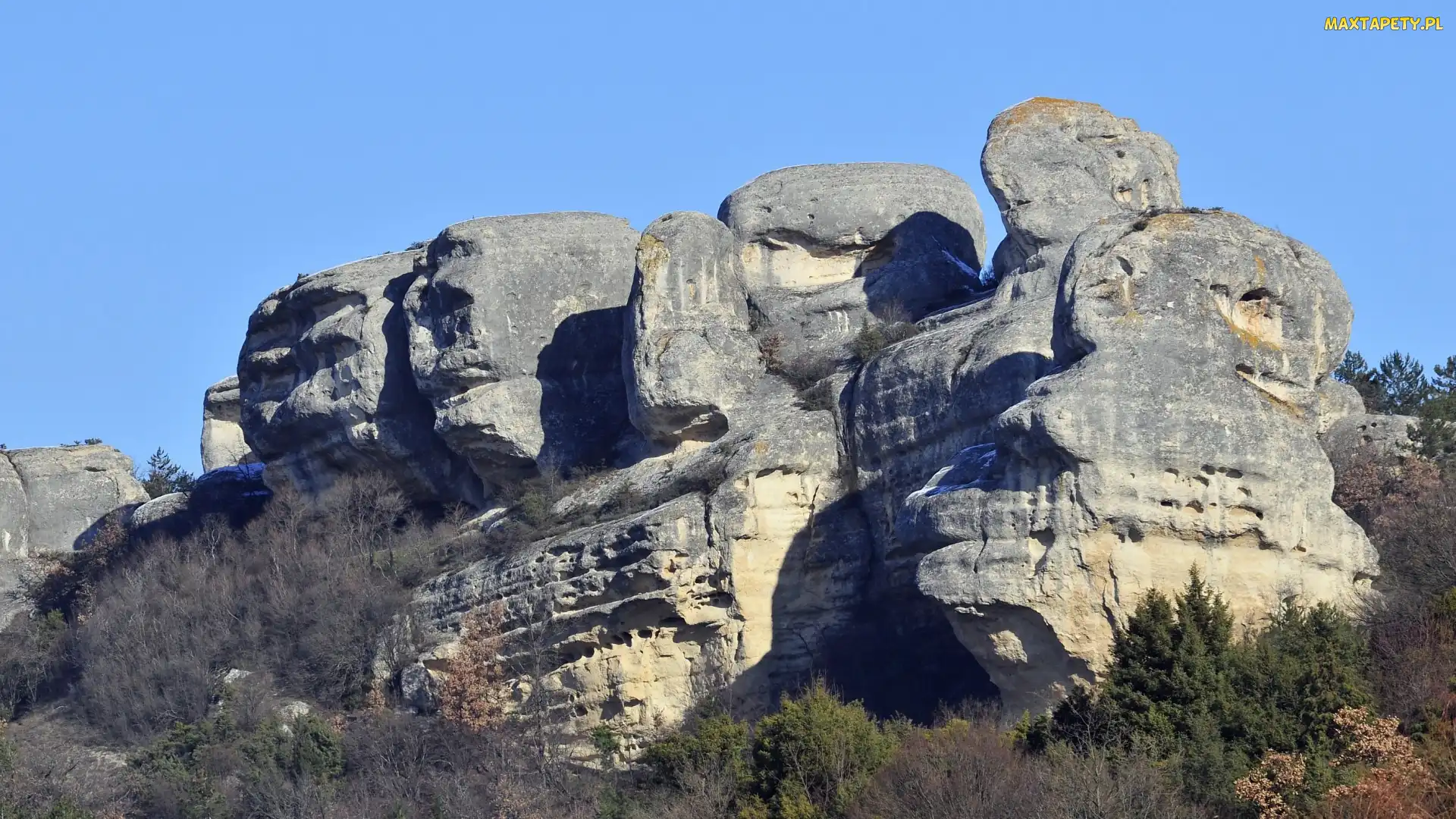 Krzewy, Niebo, Skały