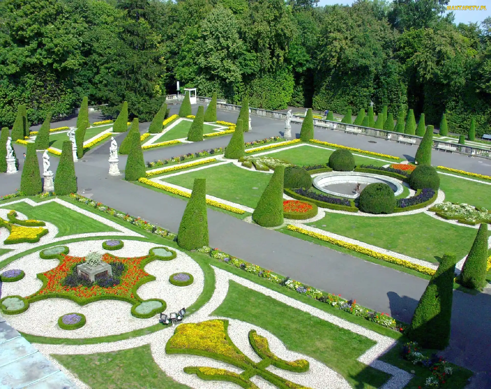 Klomby, Drzewa, Ogród