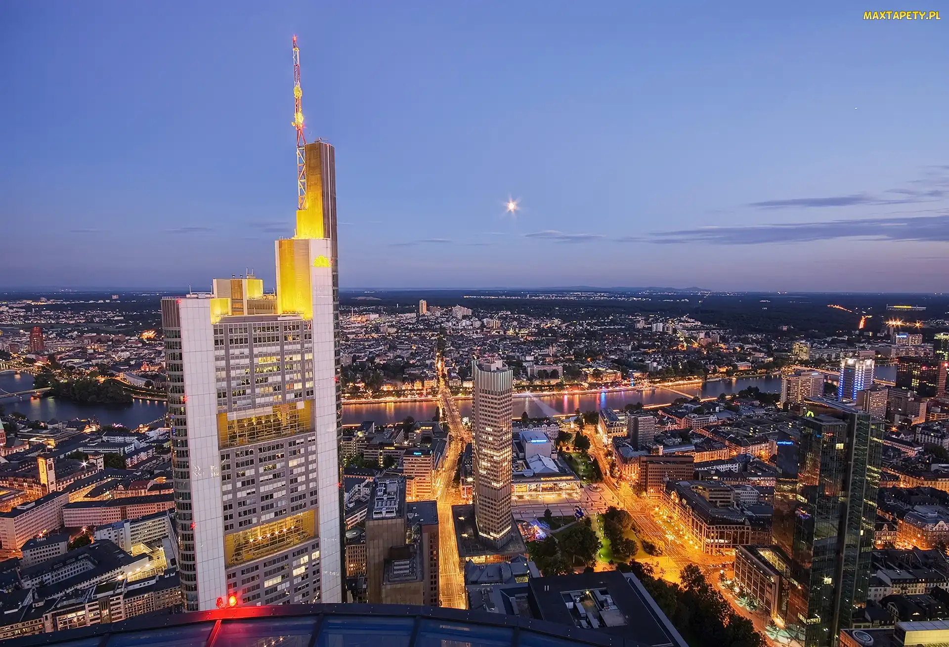 Nad Menem, Noc, Chmur, Drapacz, Frankfurt