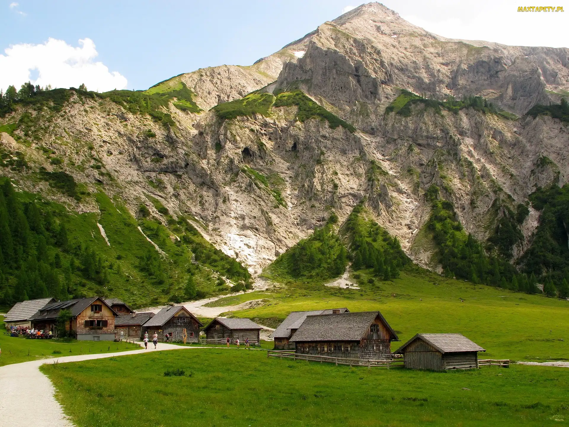 Góry, Budynki, Łąka