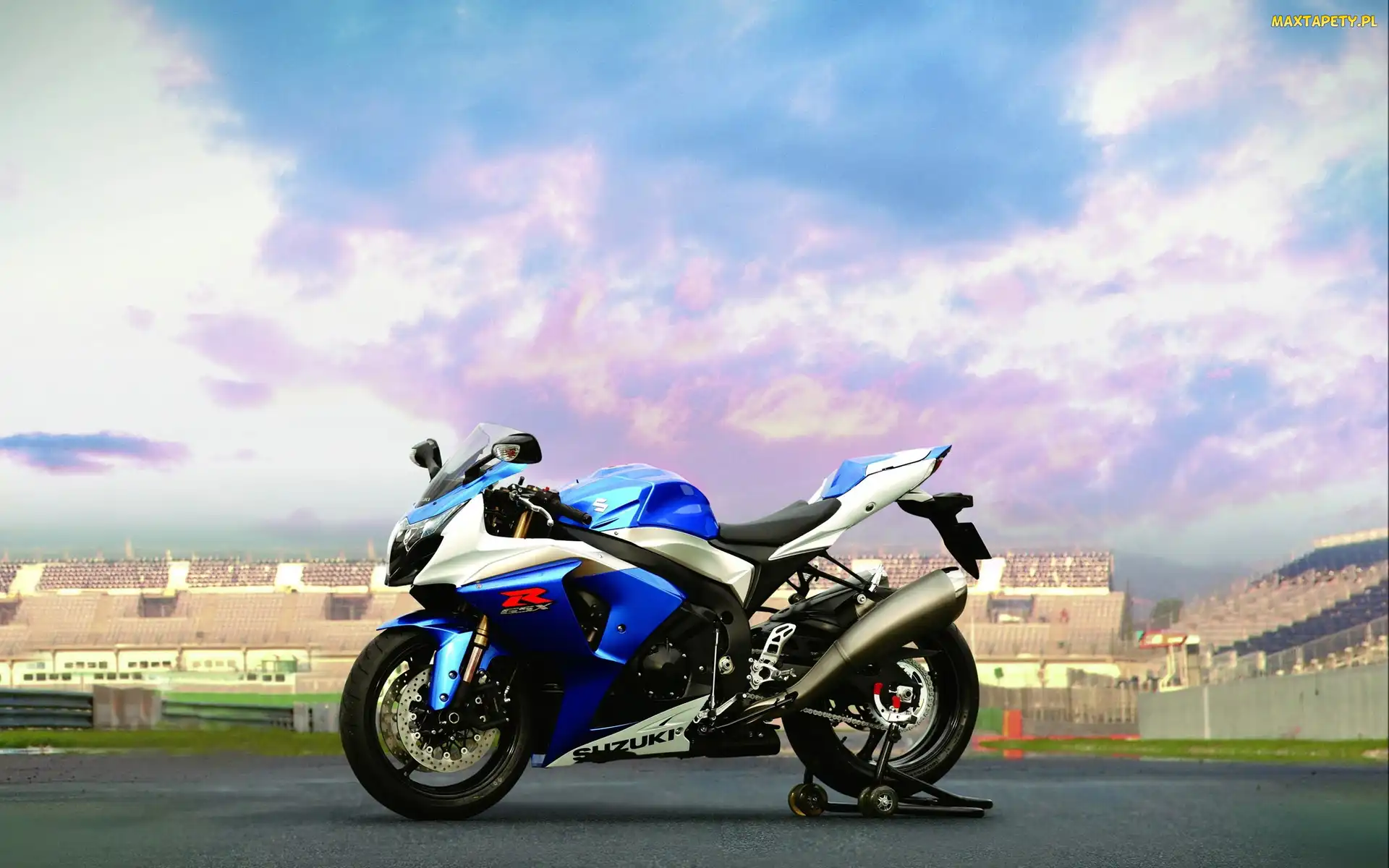 Niebo, Suzuki GSX R 1000, Plac