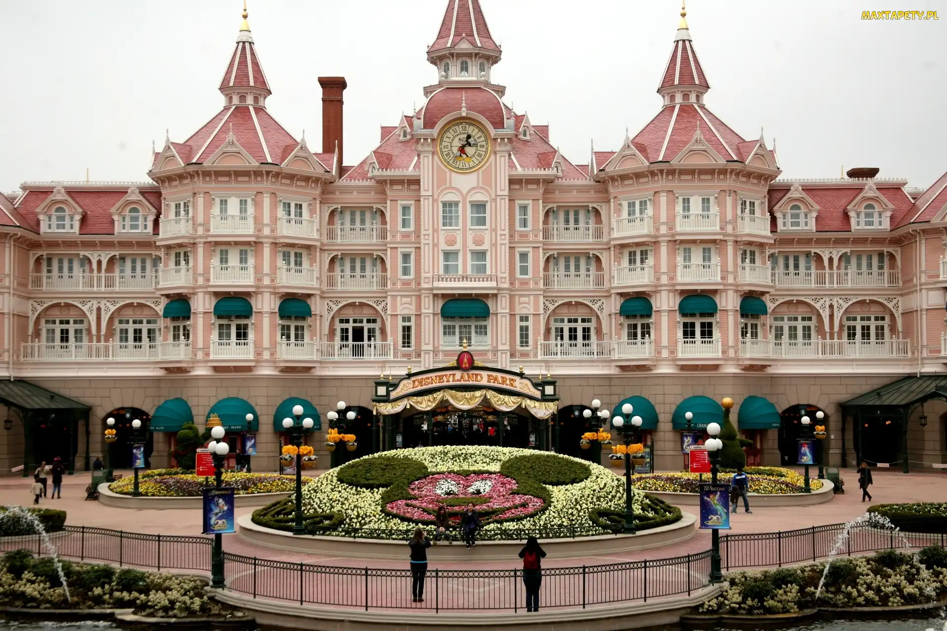 Disneyland, Paryż, Hotel