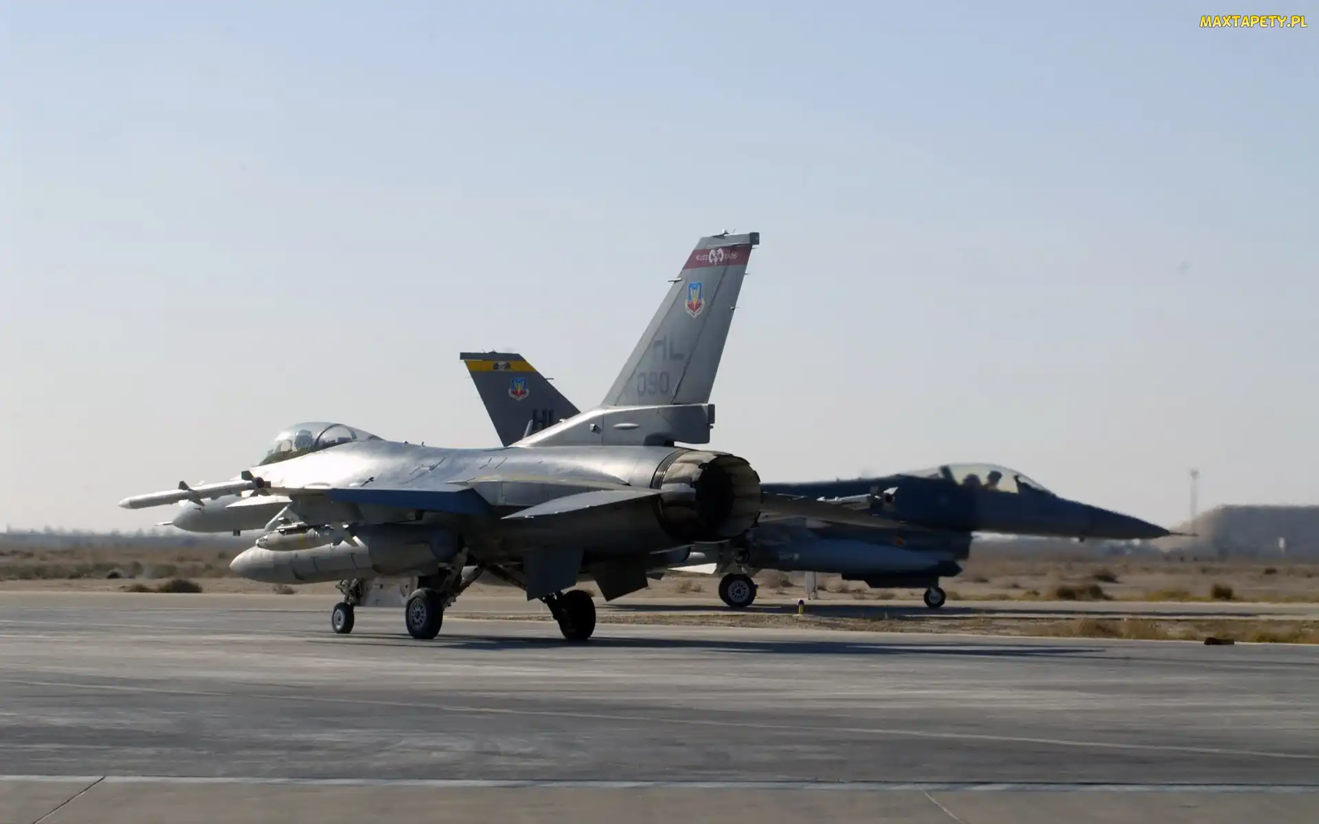 F-16, Myśliwce, Lotnisko