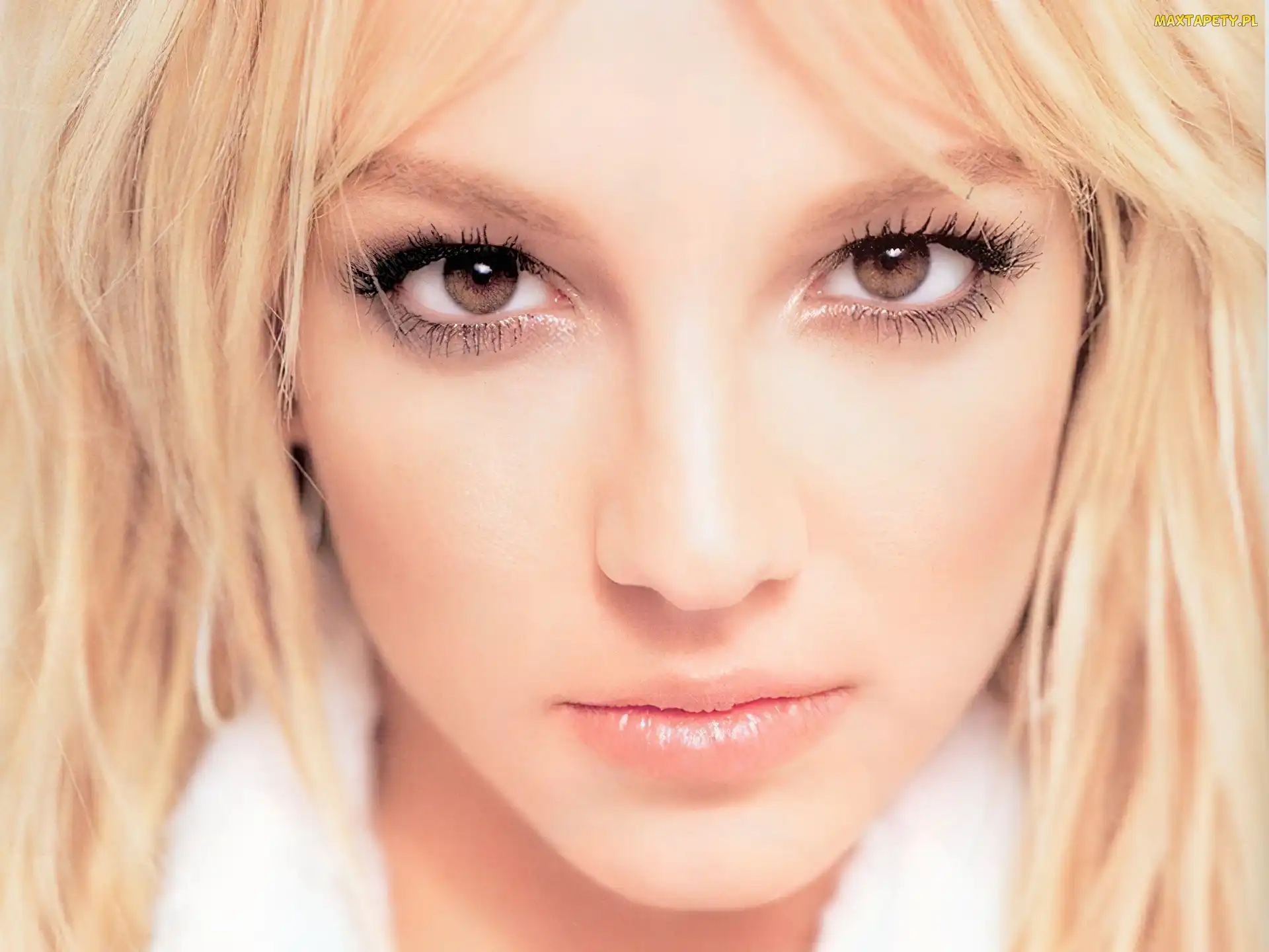 Britney, Buzia