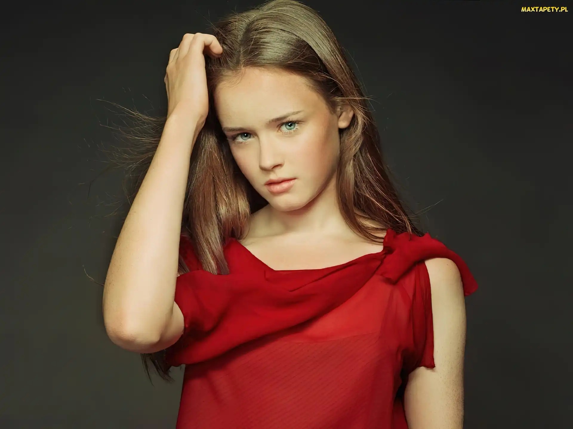 Alexis Bledel, Czerwona Bluzka