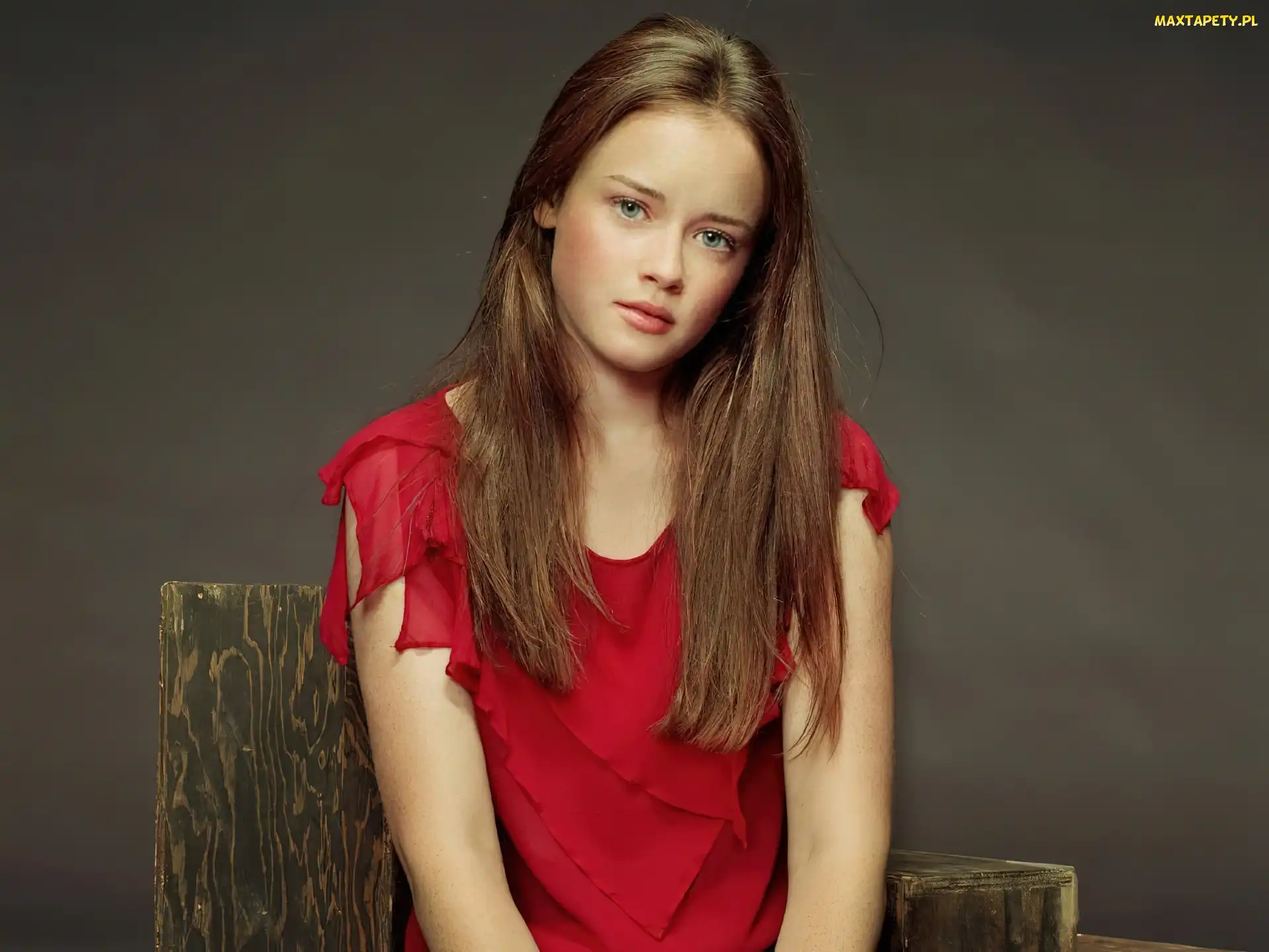 Alexis Bledel, Czerwona Sukienka