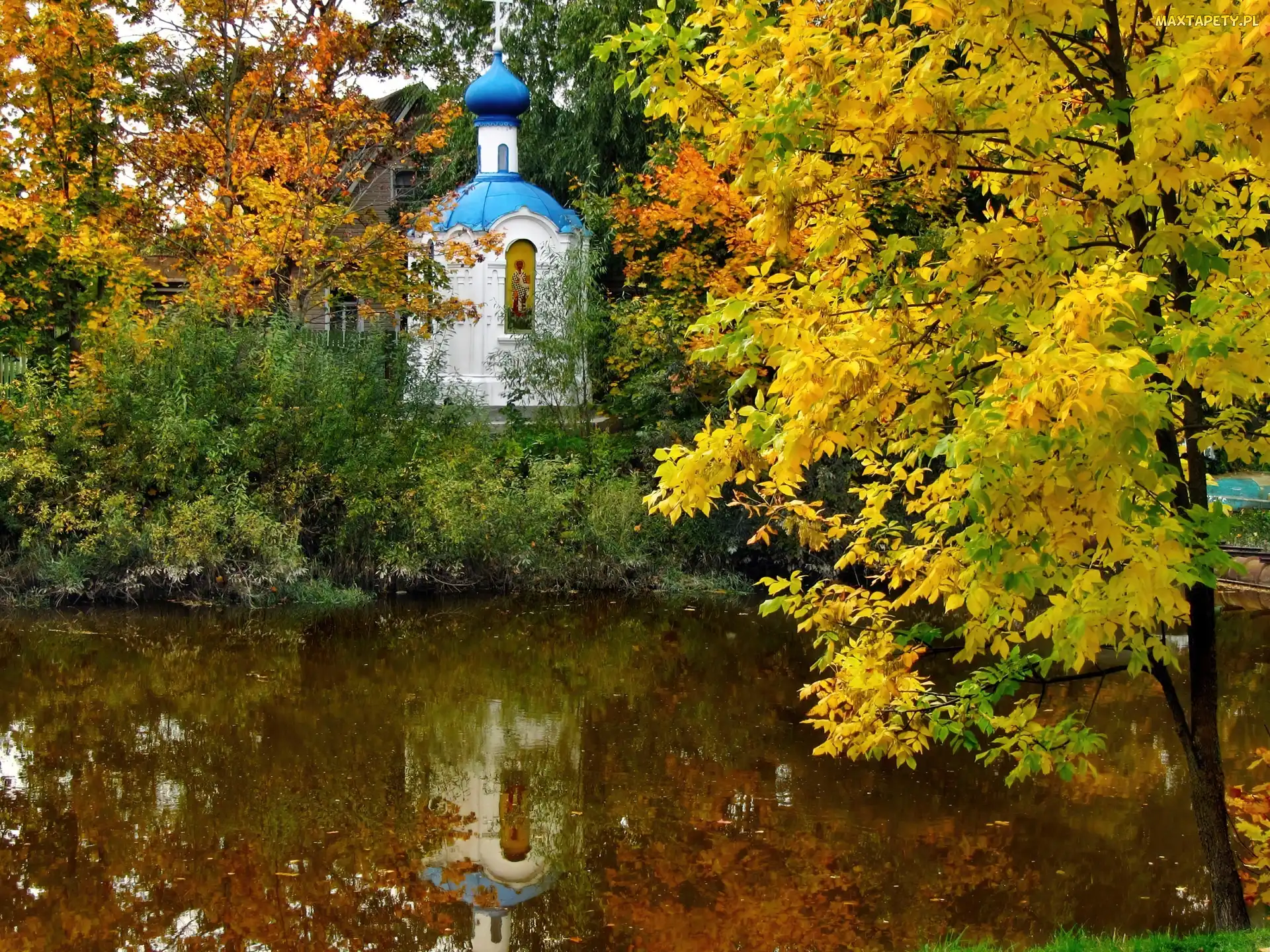 Jesień, Kapliczka, Rzeka, Drzewa