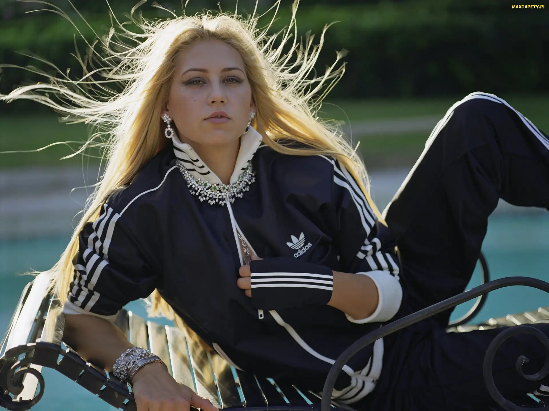 Blondynka, Dres, Długowłosa