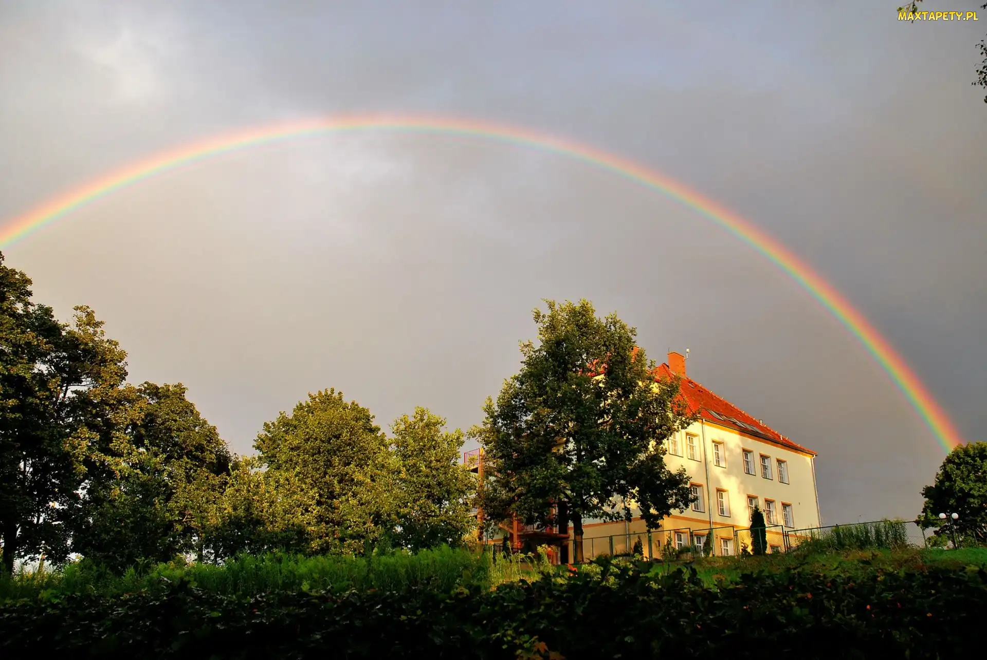Drzewa, Dom, Tęcza