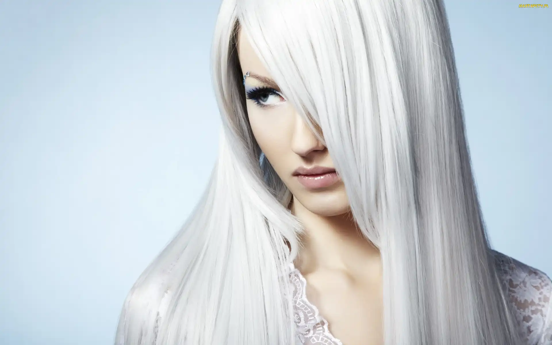 Blondynka, Kobieta