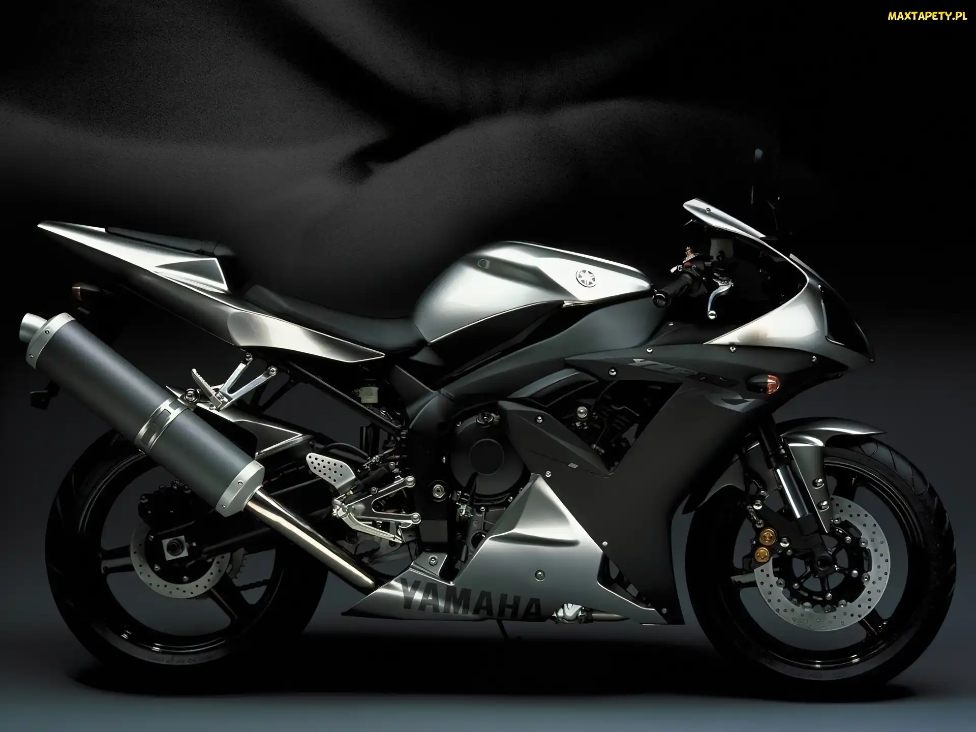 Srebrna, Yamaha R1