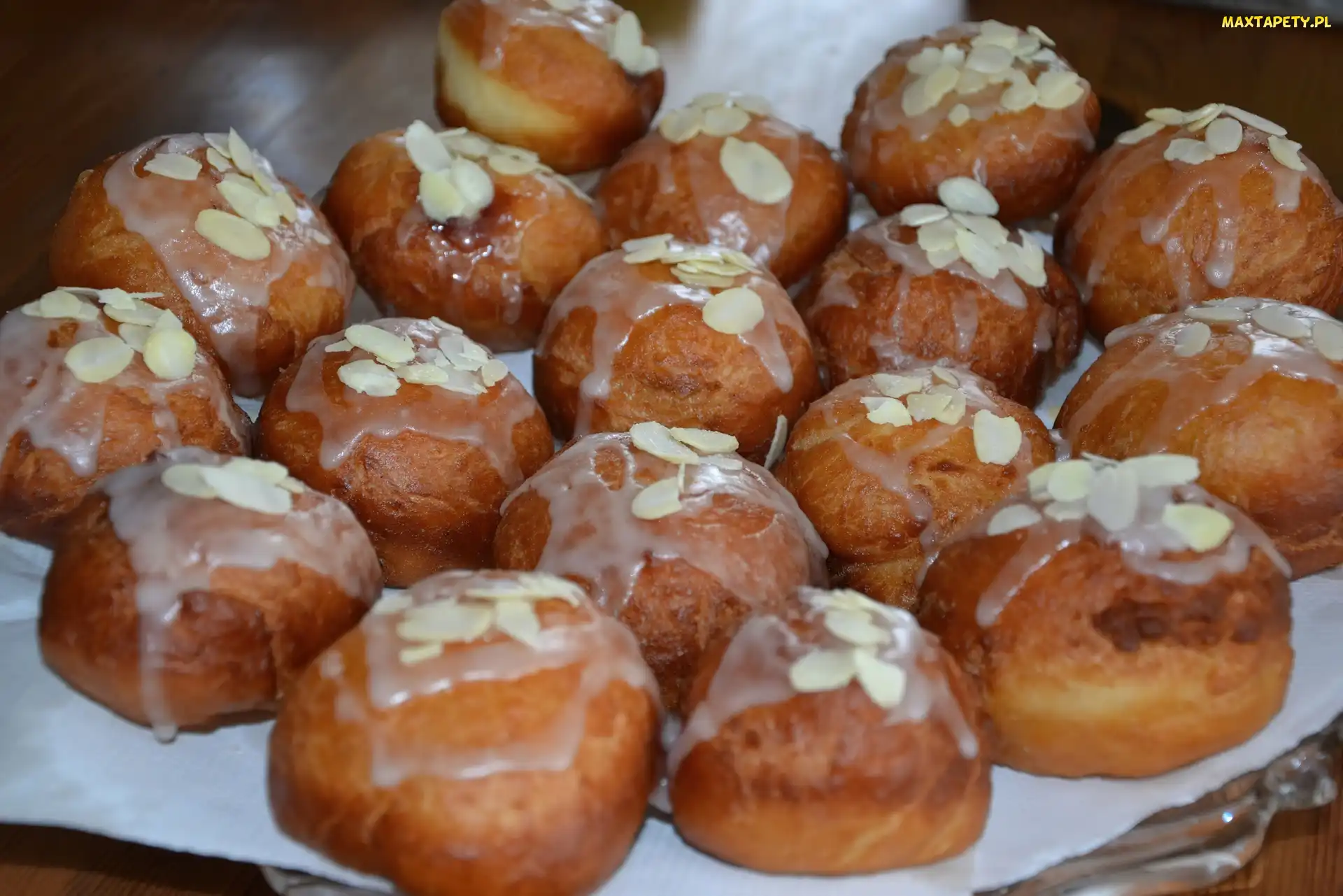 Lukier, Migdały, Pączki