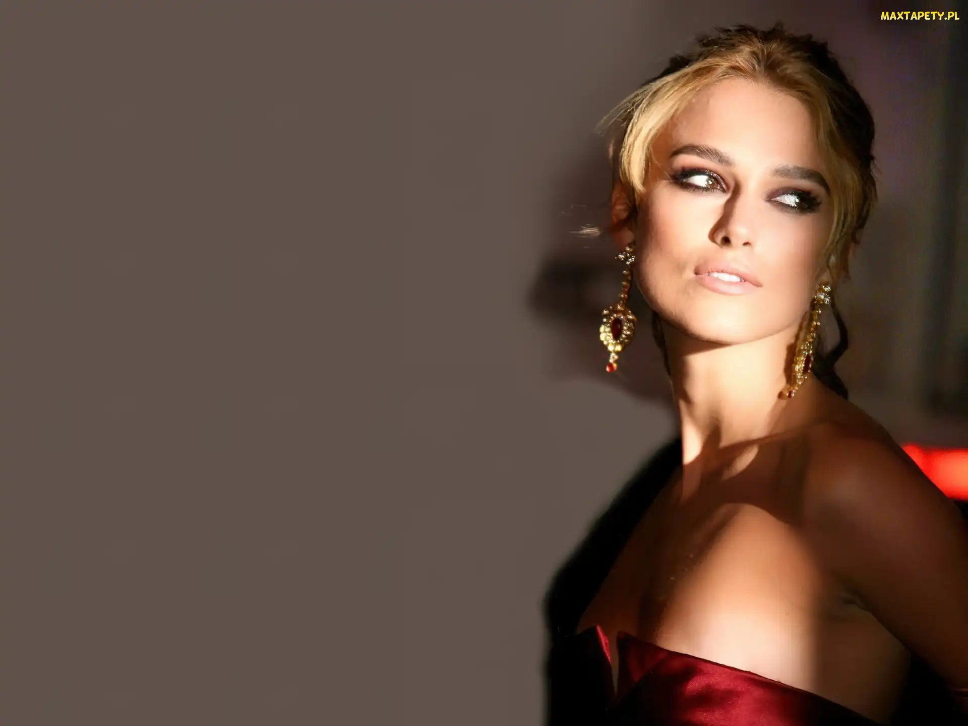 Keira Knightley, Złote Kolczyki