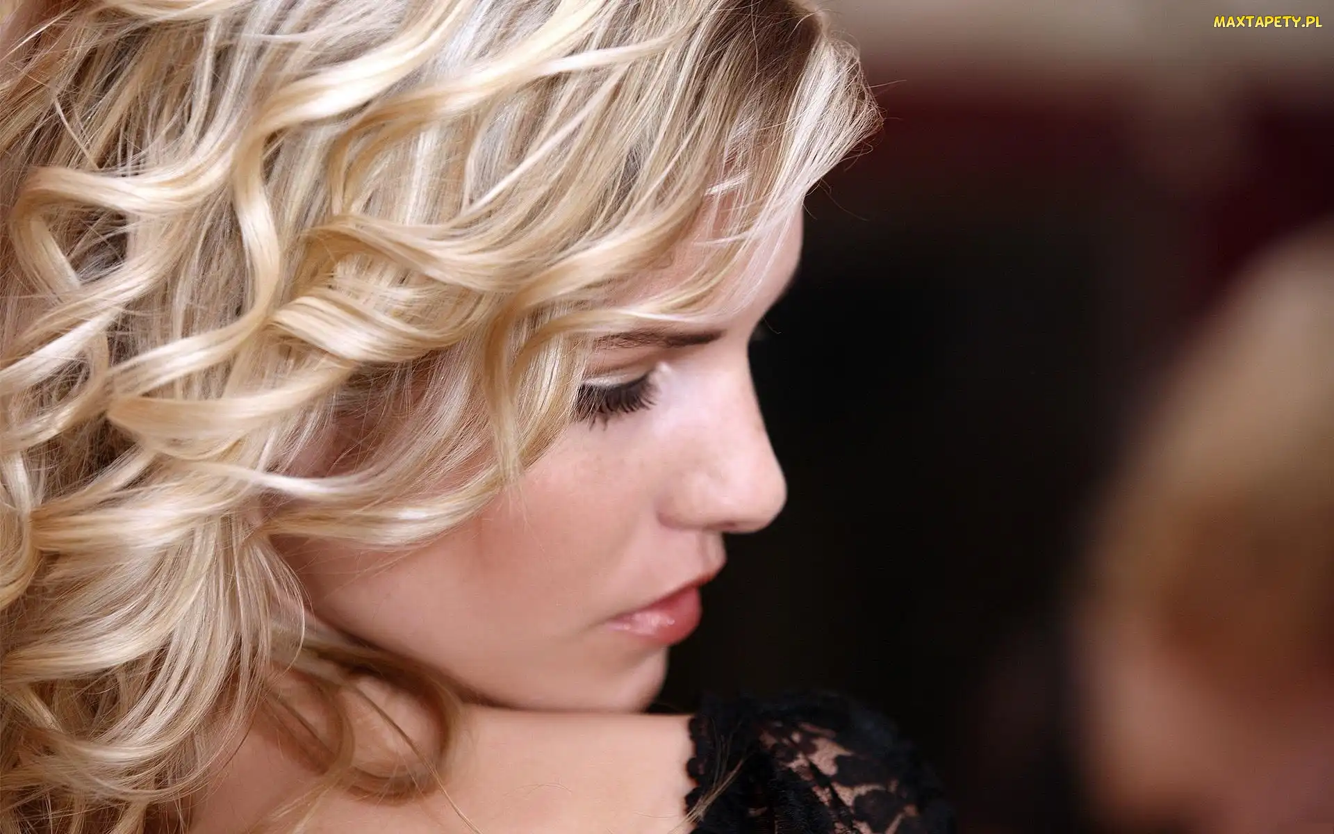 Blondynka, Iveta Vale