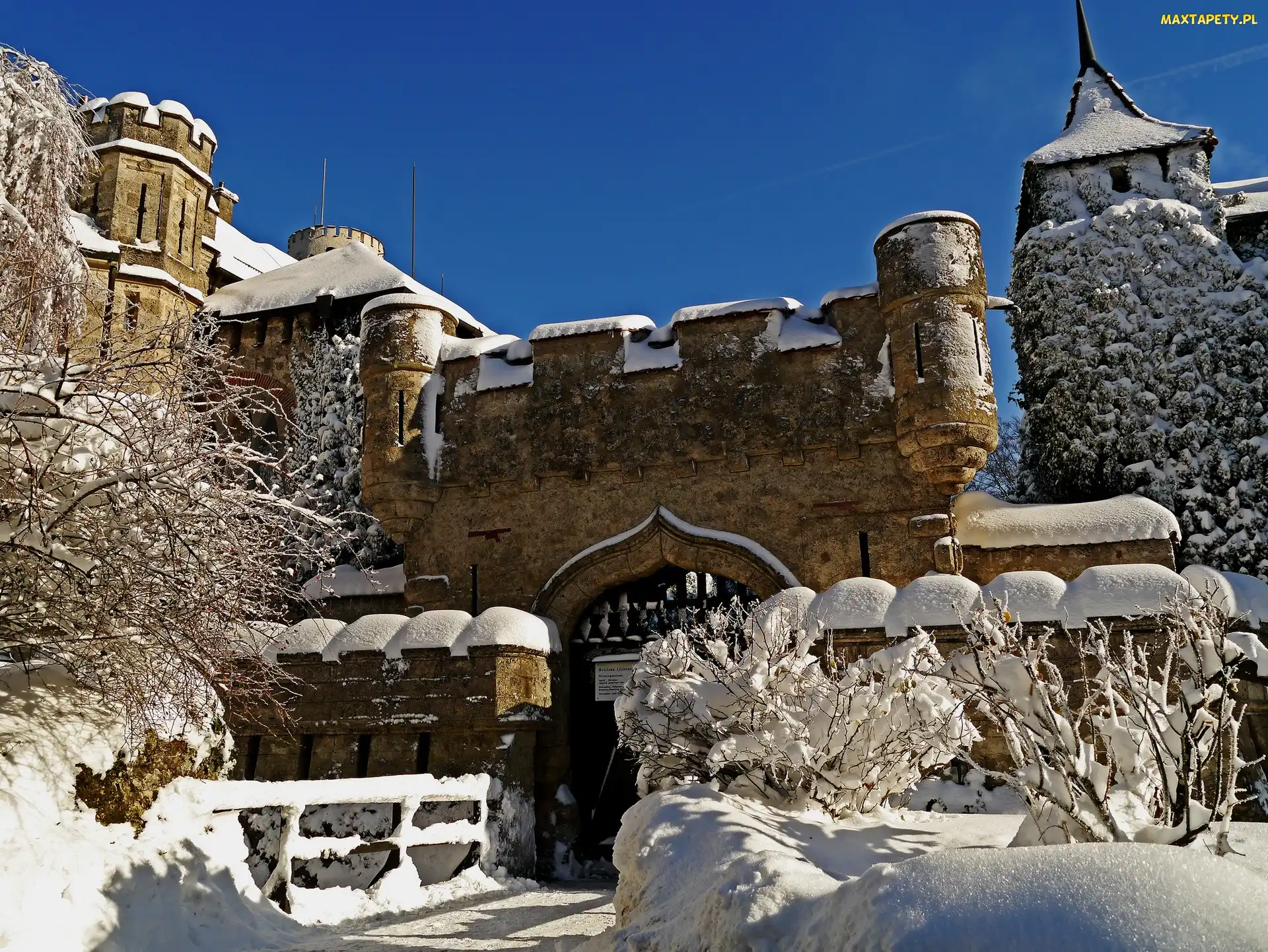 Zamek Lichtenstein Castle, Zima, Niemcy, Badenia-Wirtembergia
