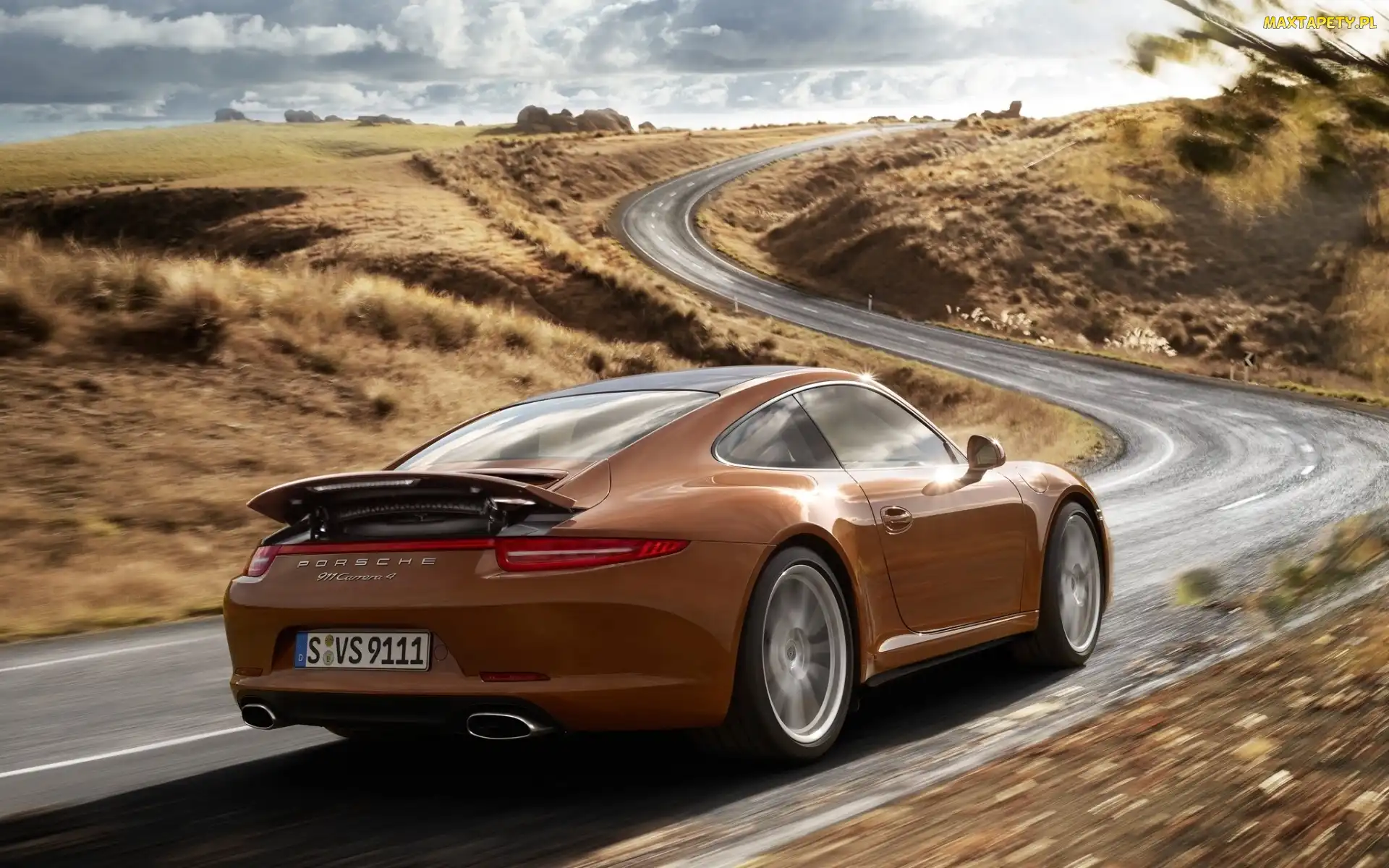 Porsche 911 Carrera 4, Droga