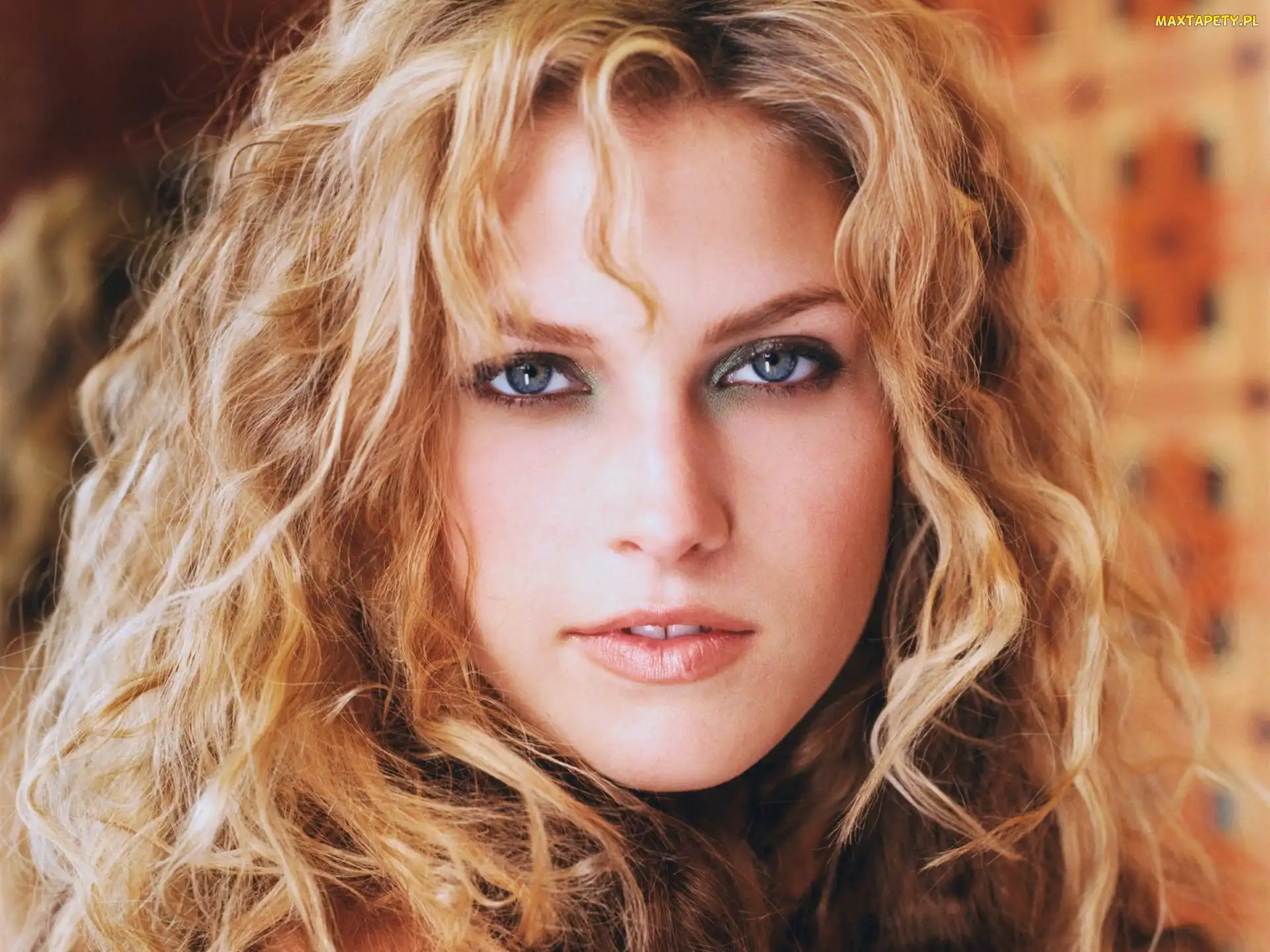 Blondynka, Twarz, Ali Larter