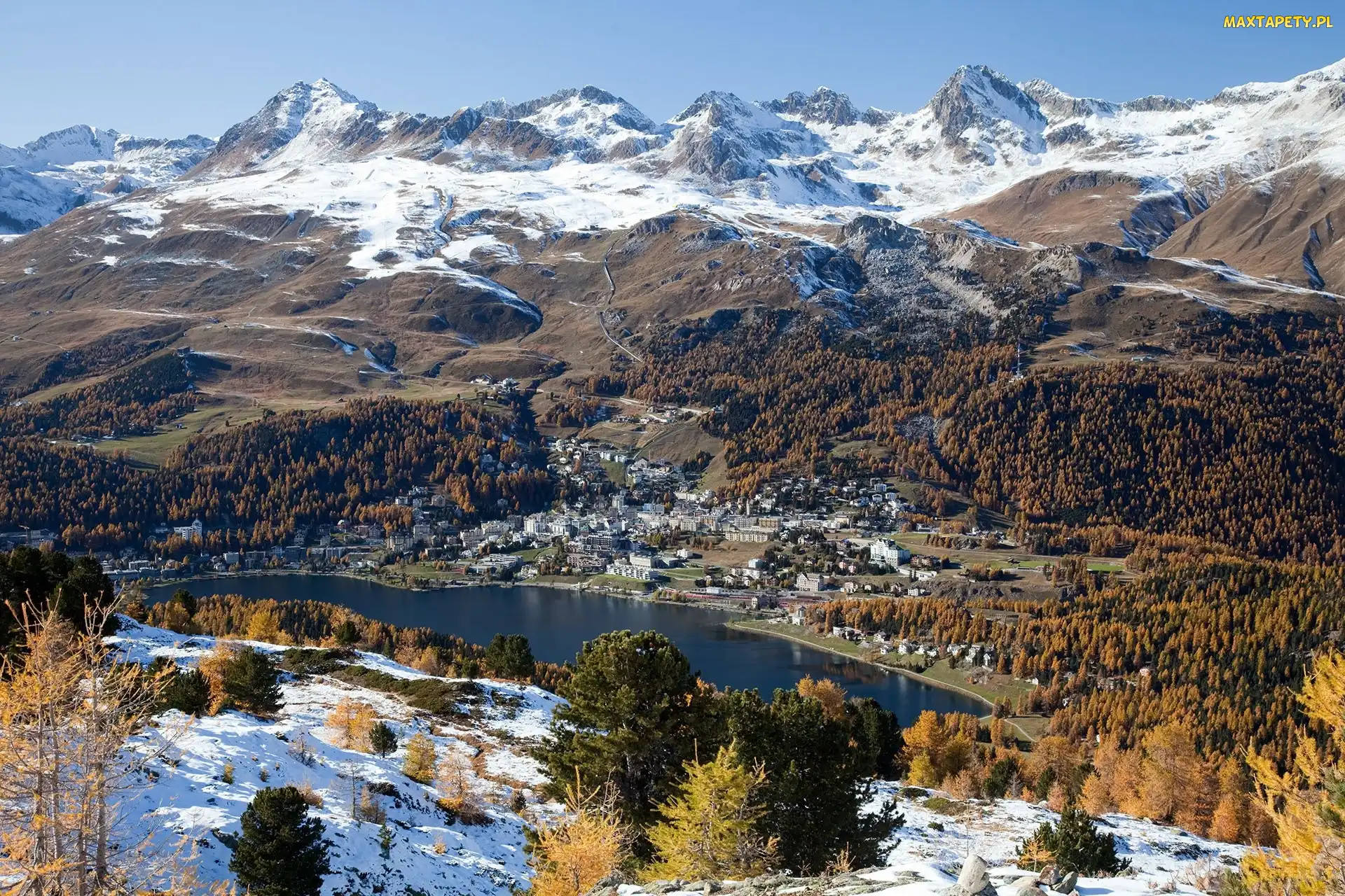 Miasteczko, Lasy, Góry, Jezioro