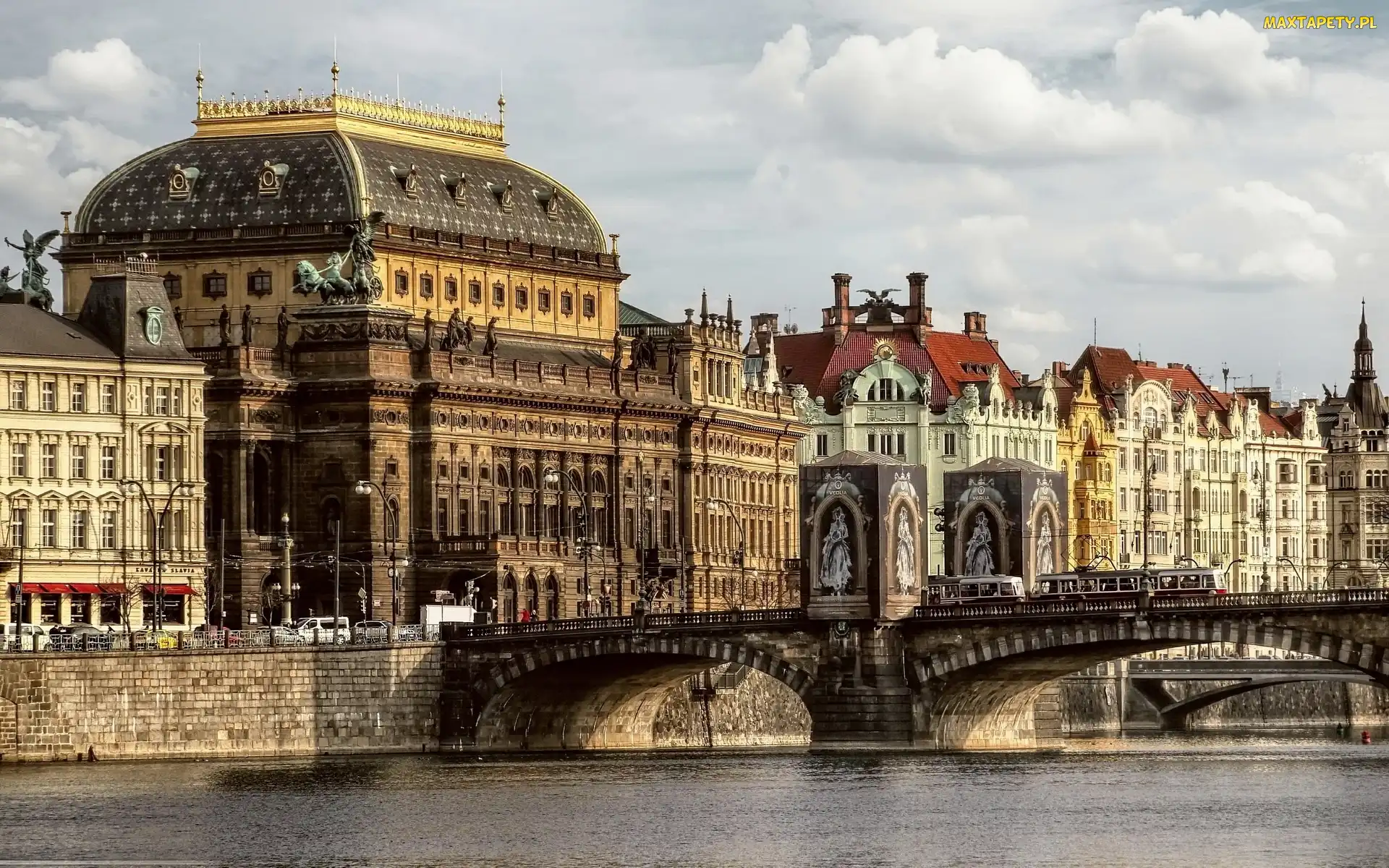 Miasto, Rzeka, Most, Zabytki
