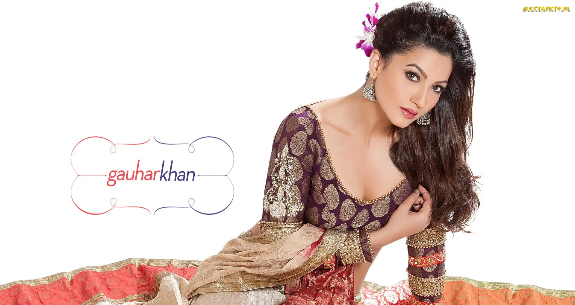 Brunetka, Kolczyki, Gauhar Khan