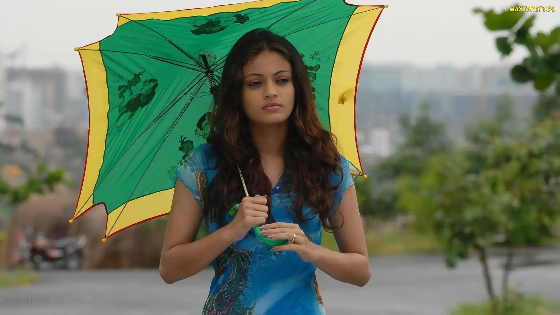 Parasol, Sukienka, Sneha Ullal, Niebieska