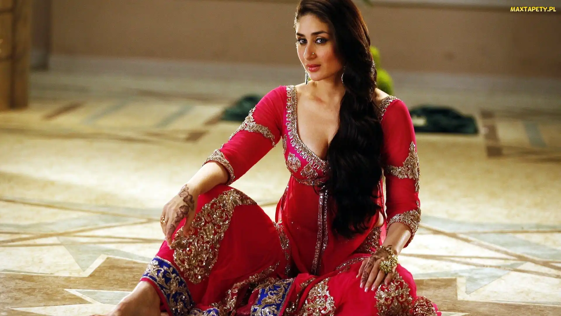 Brunetka, Sukienka, Kareena Kapoor