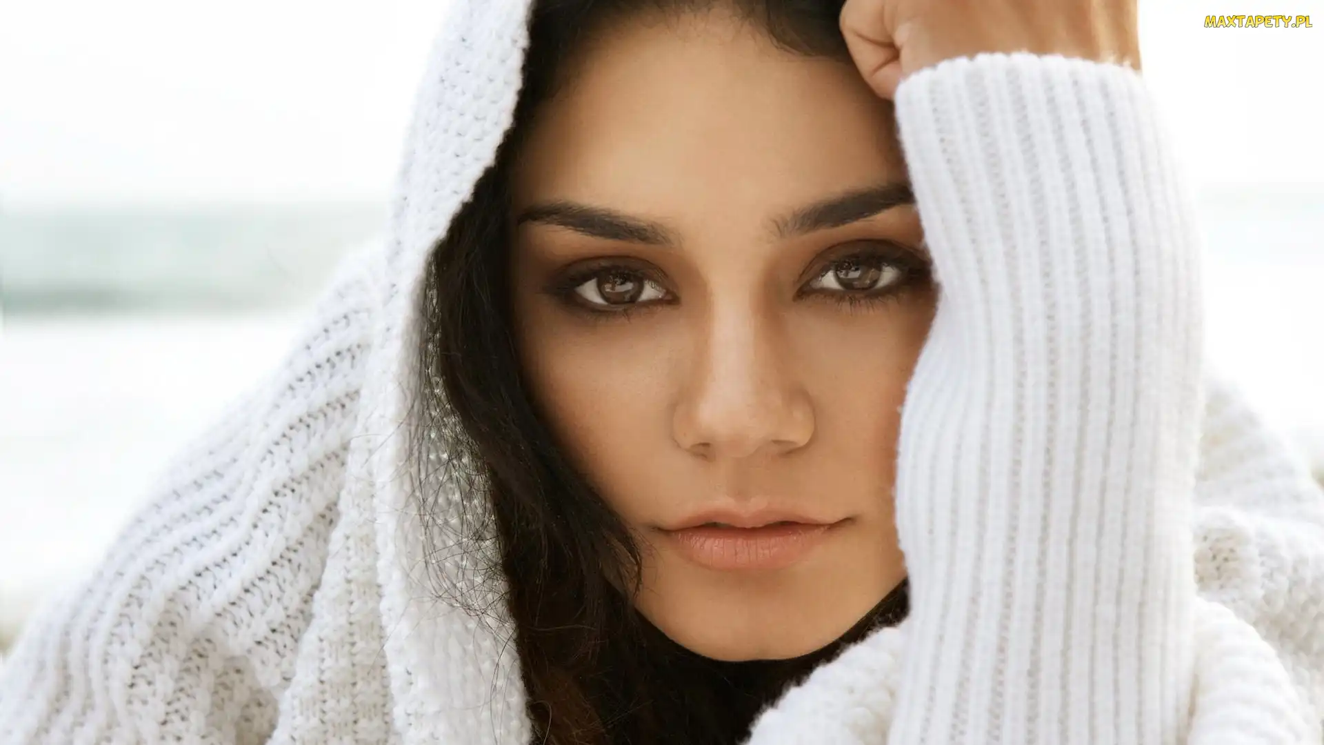 Brunetka, Sweterek, Vanessa Hudgens