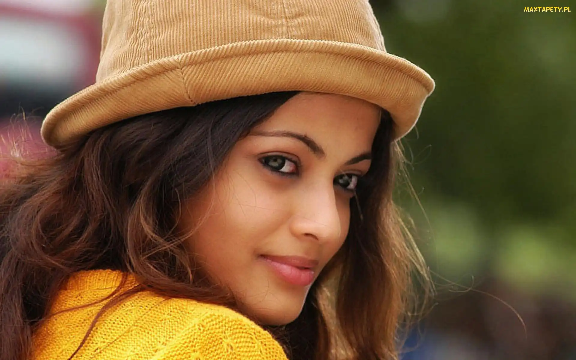Usmiech, Kapelusik, Sneha Ullal