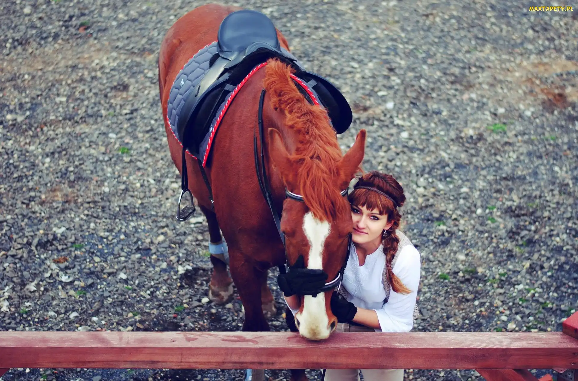 Zagroda, Koń, Kobieta