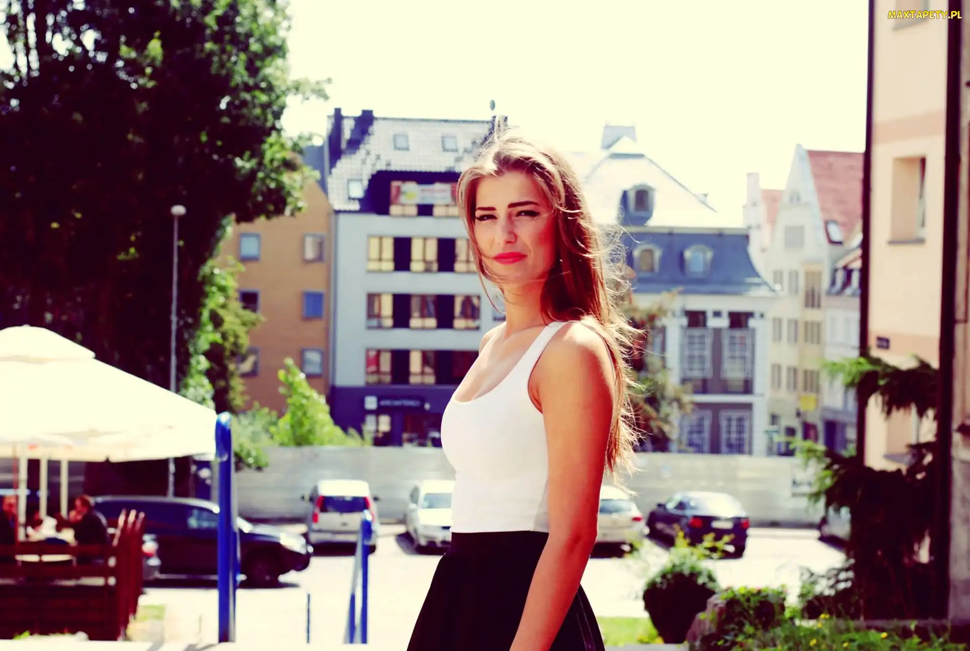 Blondynka, Miasto, Kobieta