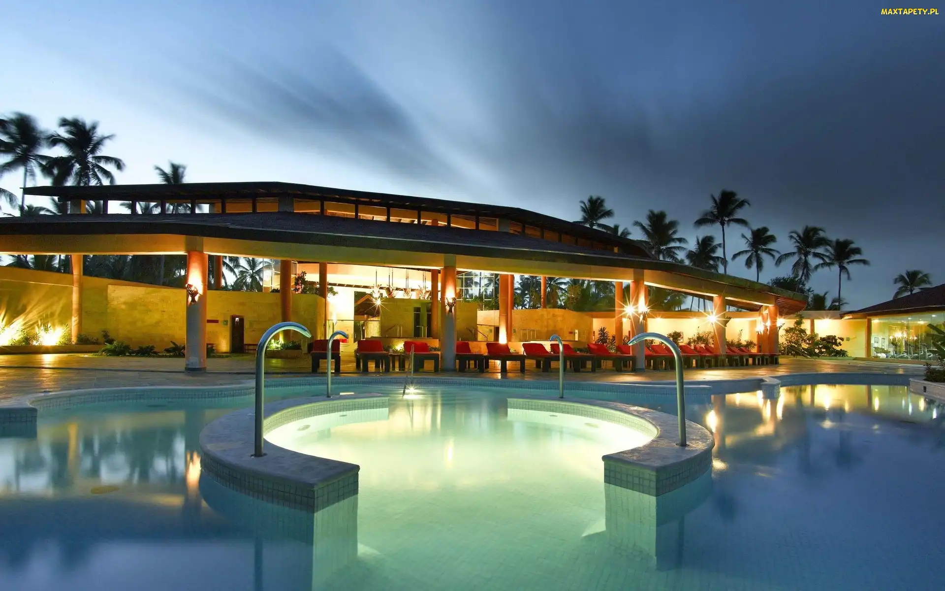 Basen, Hotel