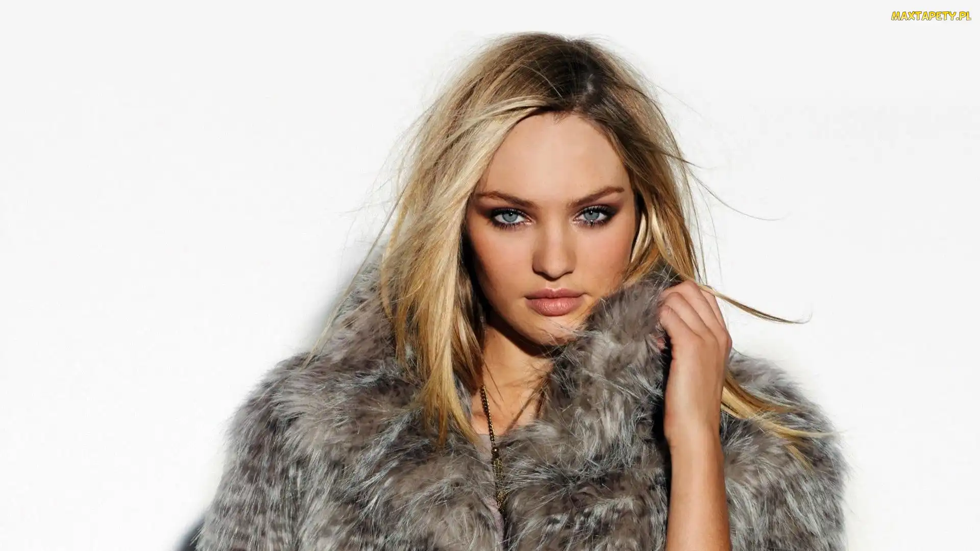Candice Swanepoel, Futerko, Blondynka