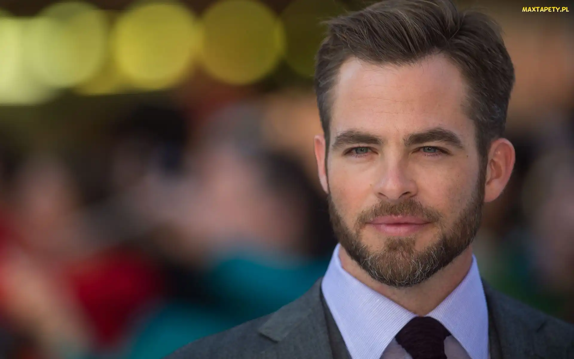 Zarost, Krawat, Chris Pine