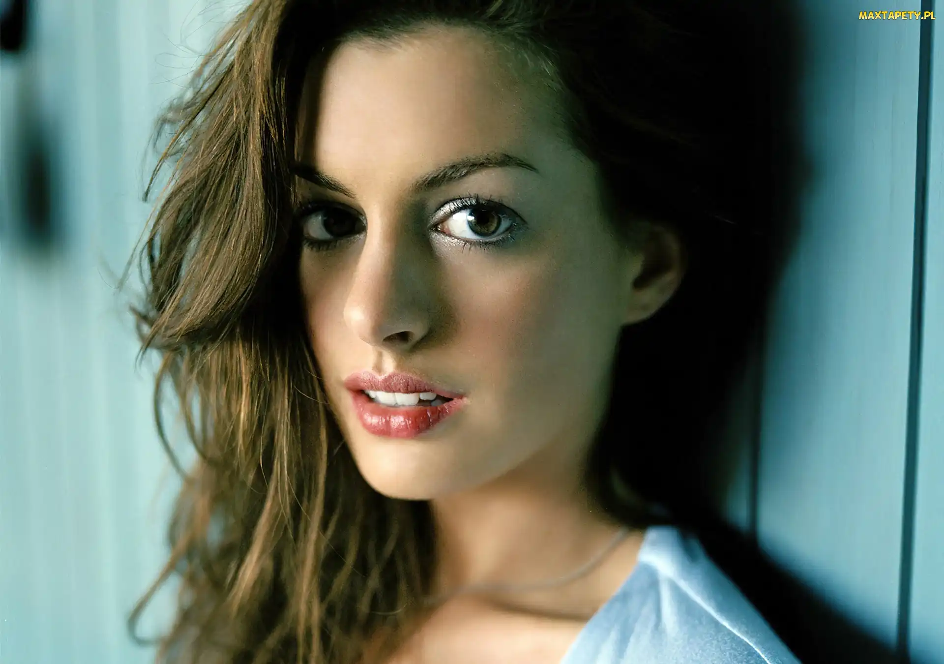 Spojrzenie, Anne Hathaway