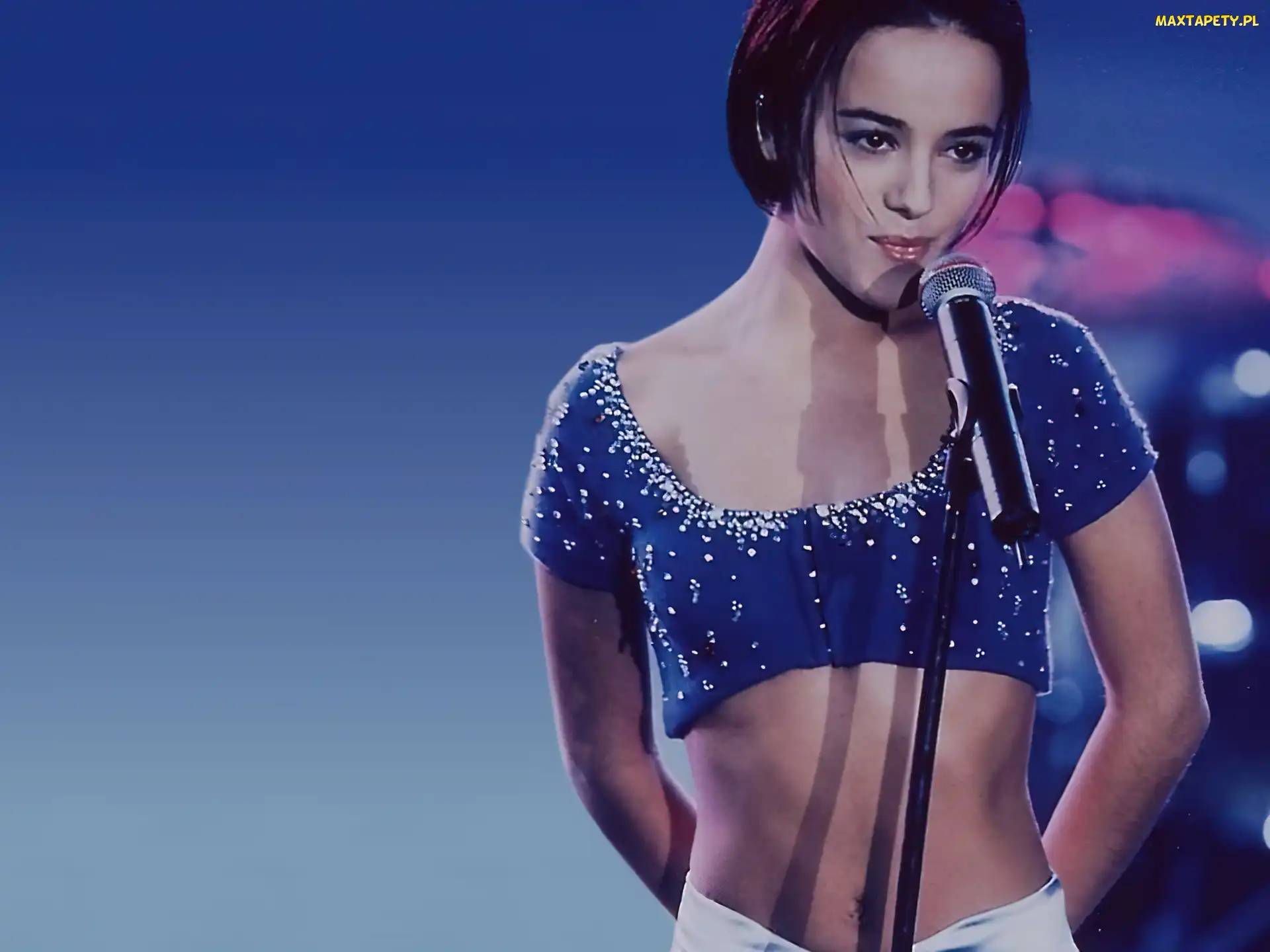 niebieski top, mikrofon, Alizee
