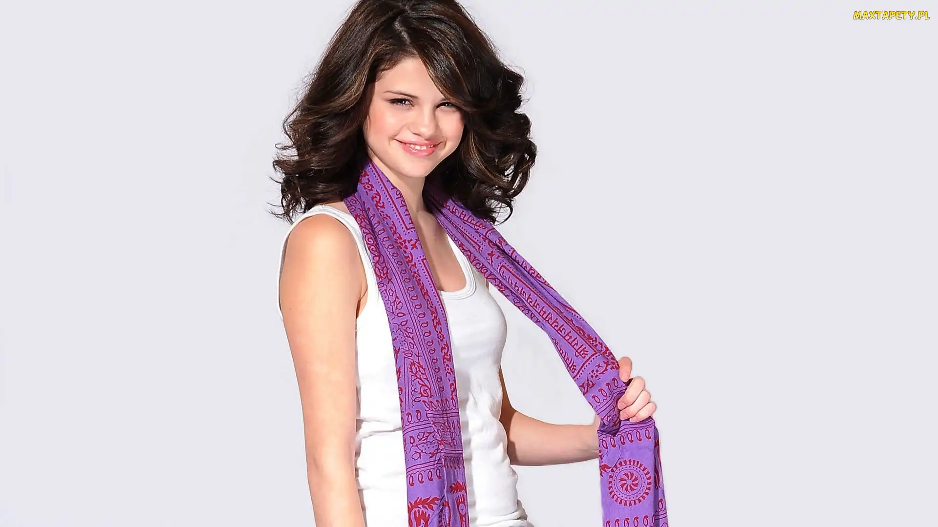 Uśmiechnięta, Szalik, Selena Gomez