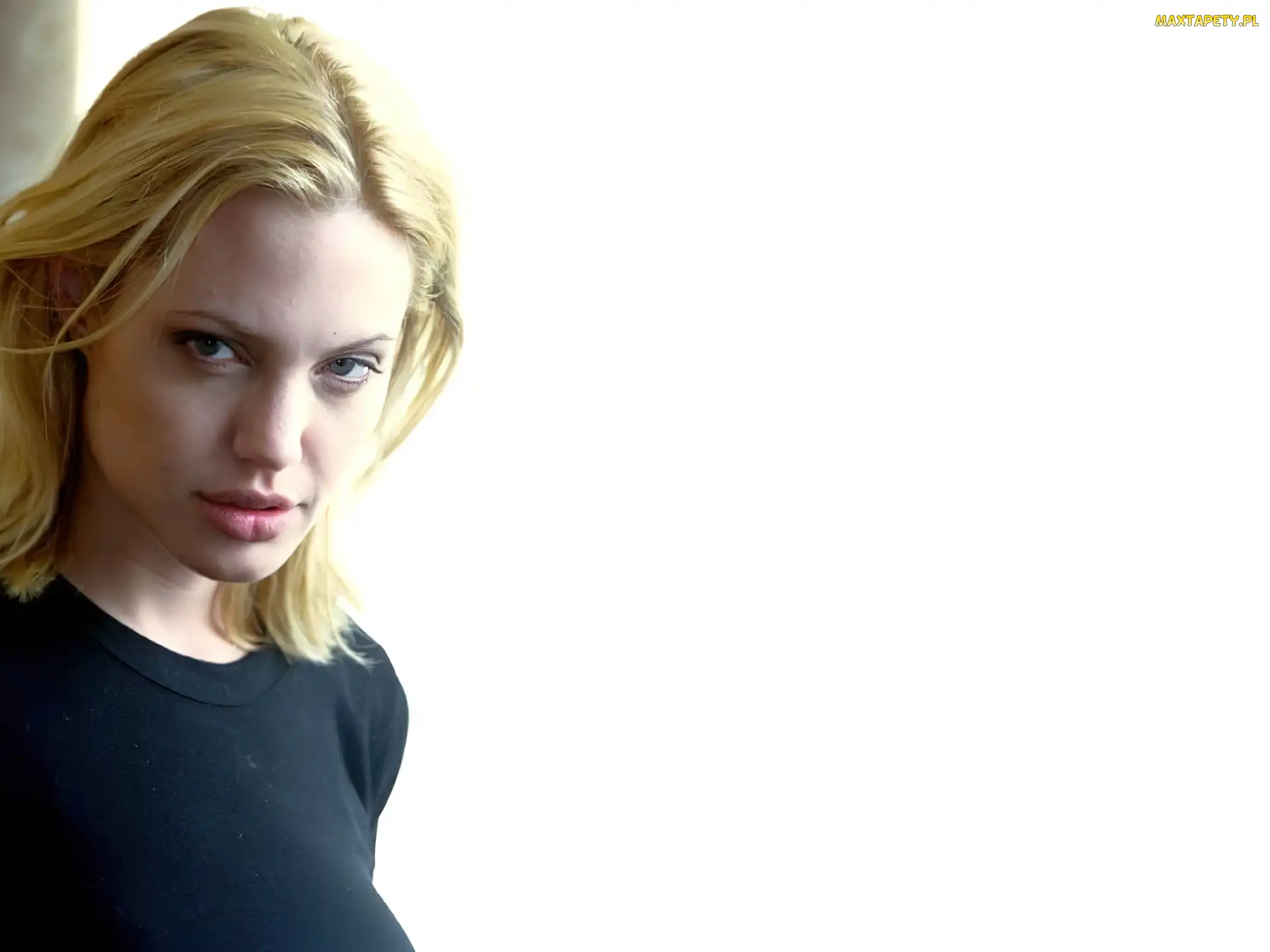 czarna bluzka, Angelina Jolie