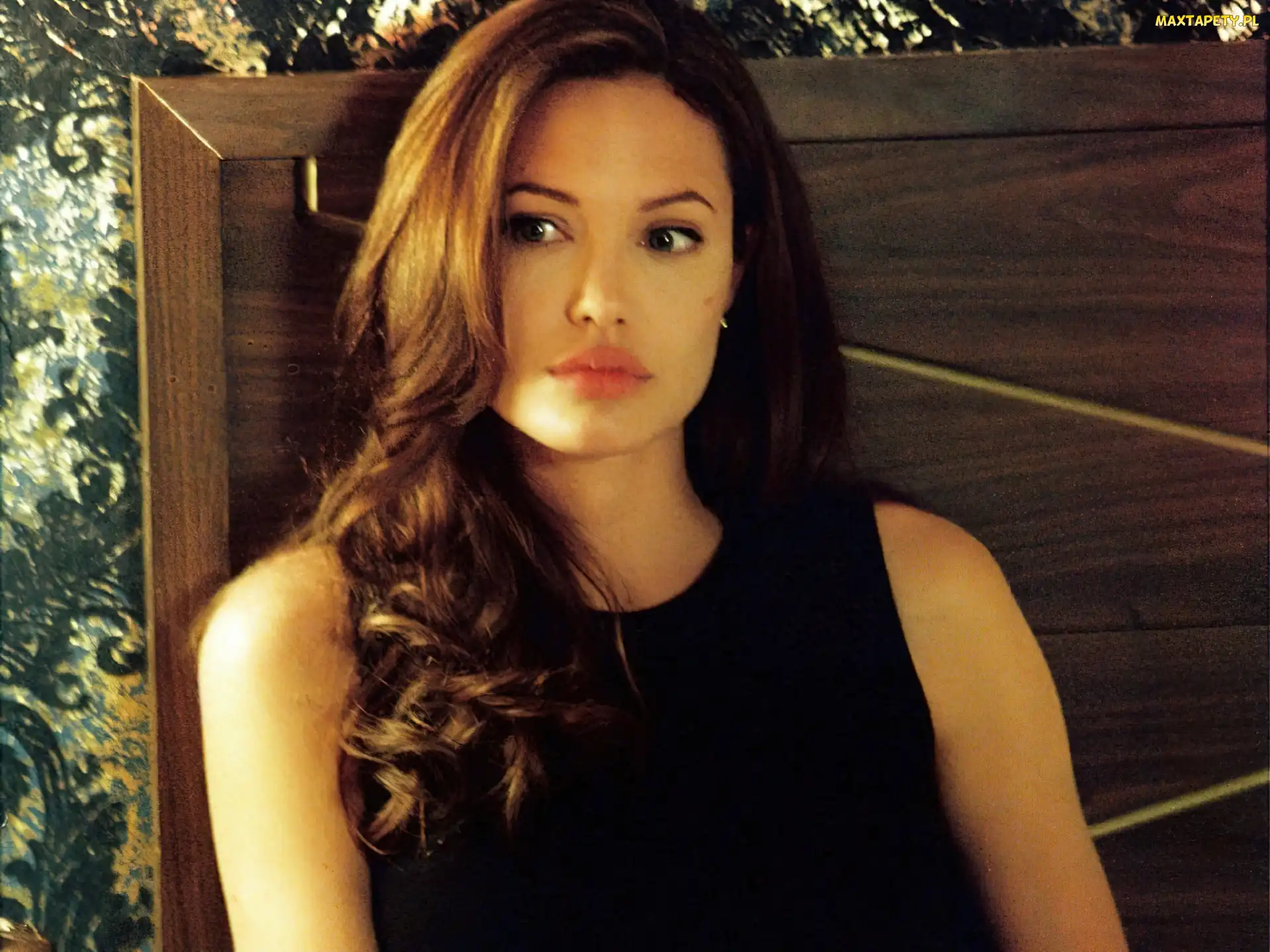 czarny top, Angelina Jolie