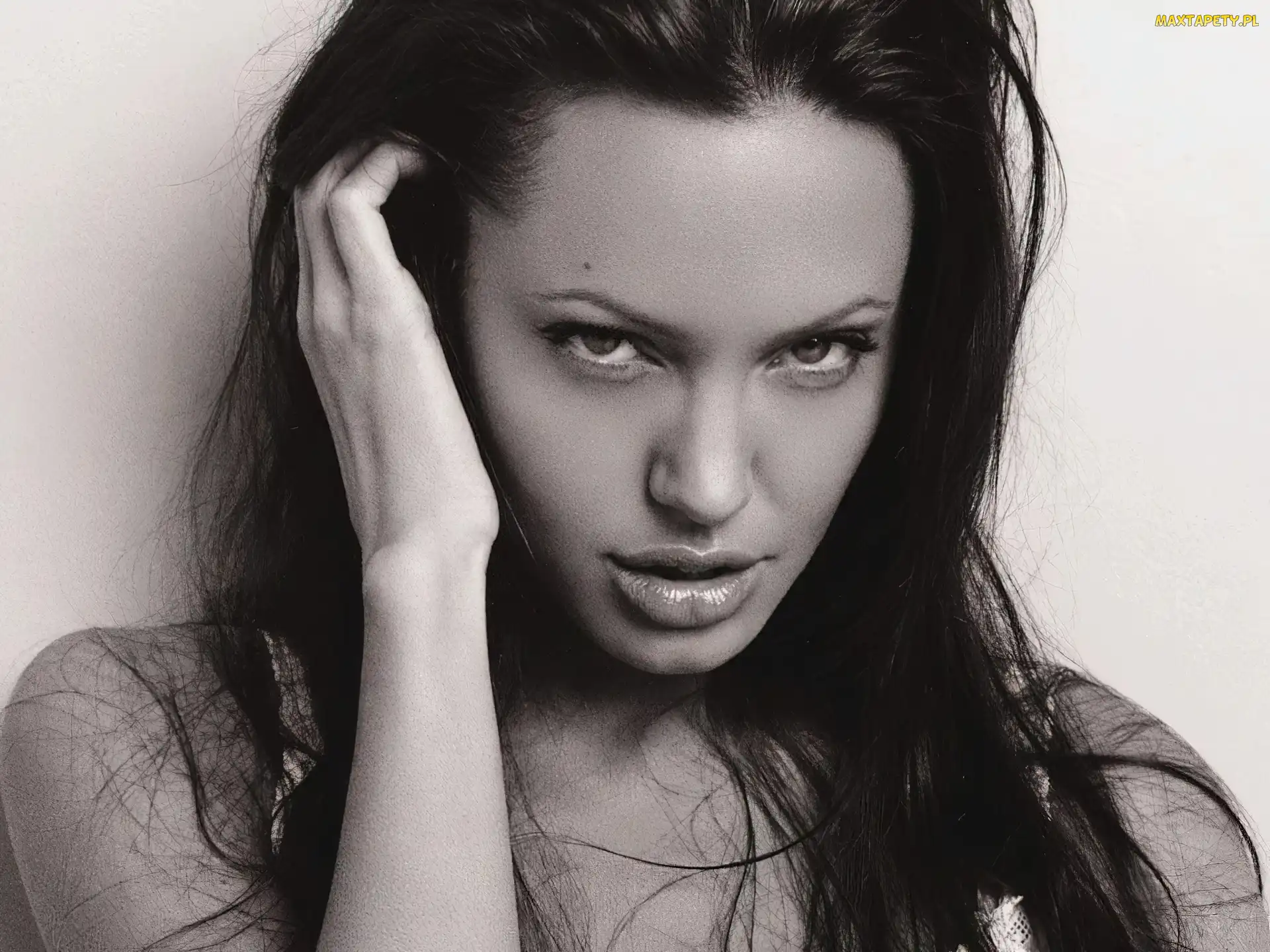 Angelina Jolie, długie włosy