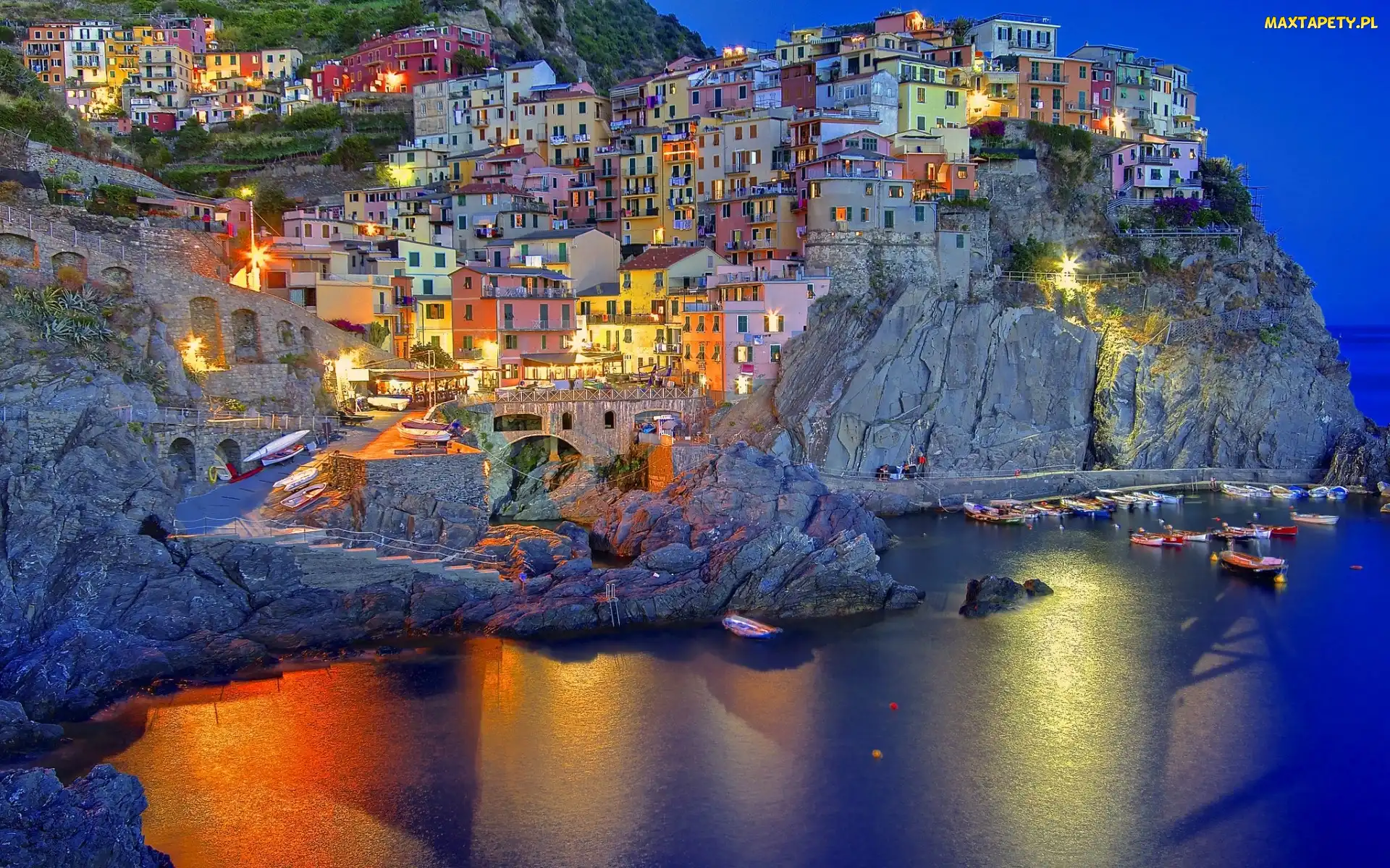 Włochy, Manarola, Zatoka, Zmrok, Miasteczko, Wybrzeże, Łodzie
