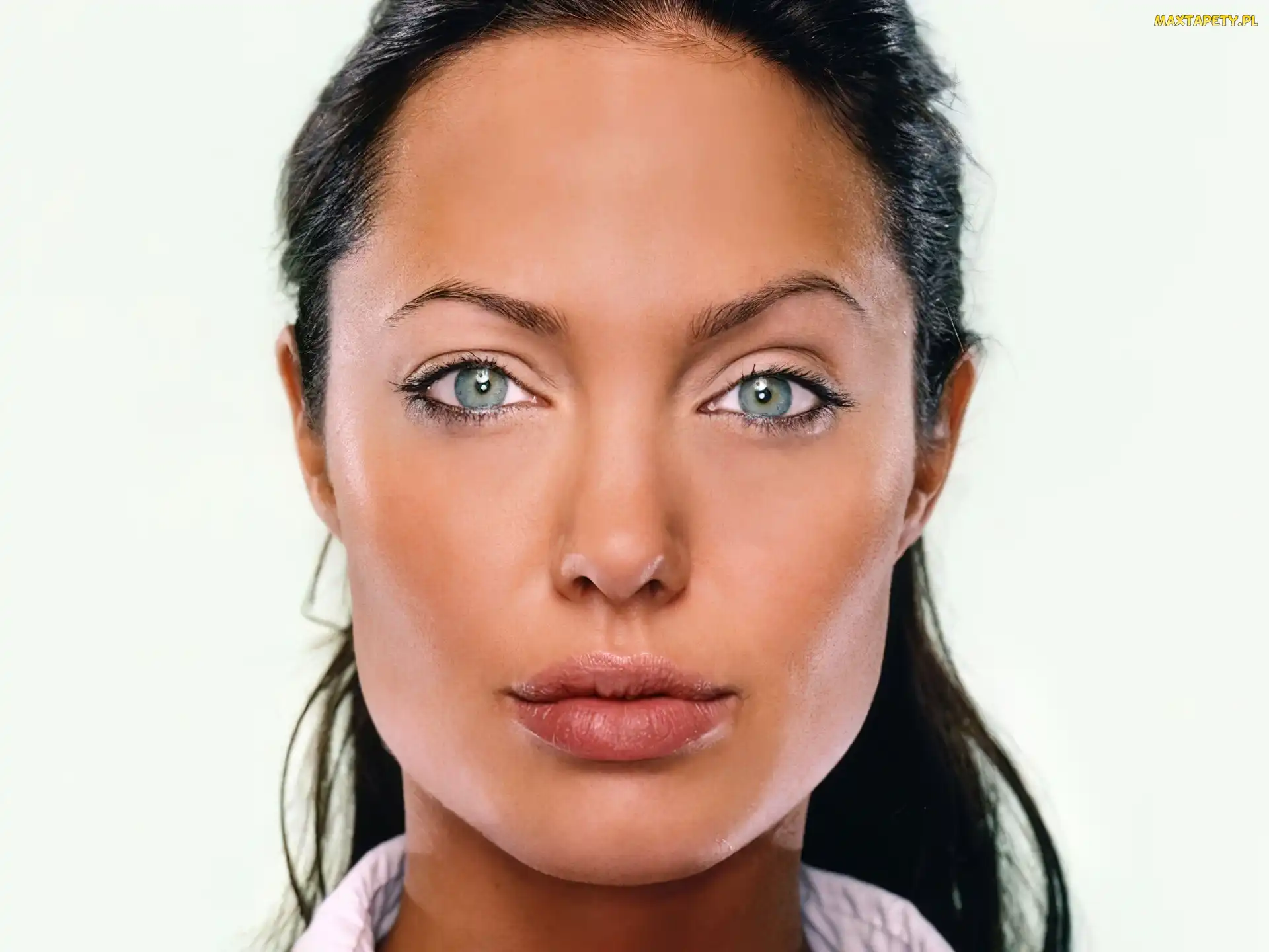 niebieskie oczy, Angelina Jolie