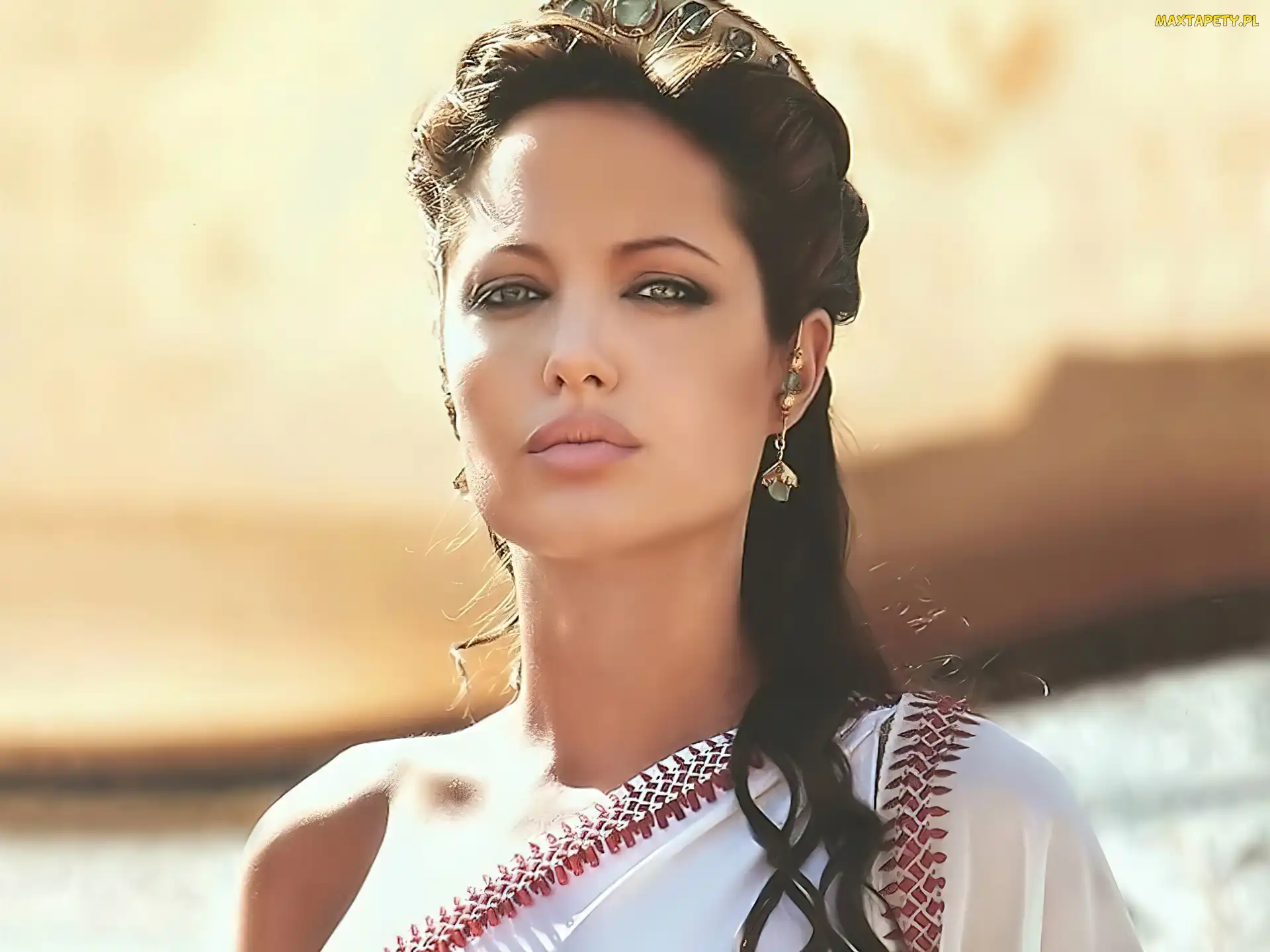 kręcone włosy, Angelina Jolie