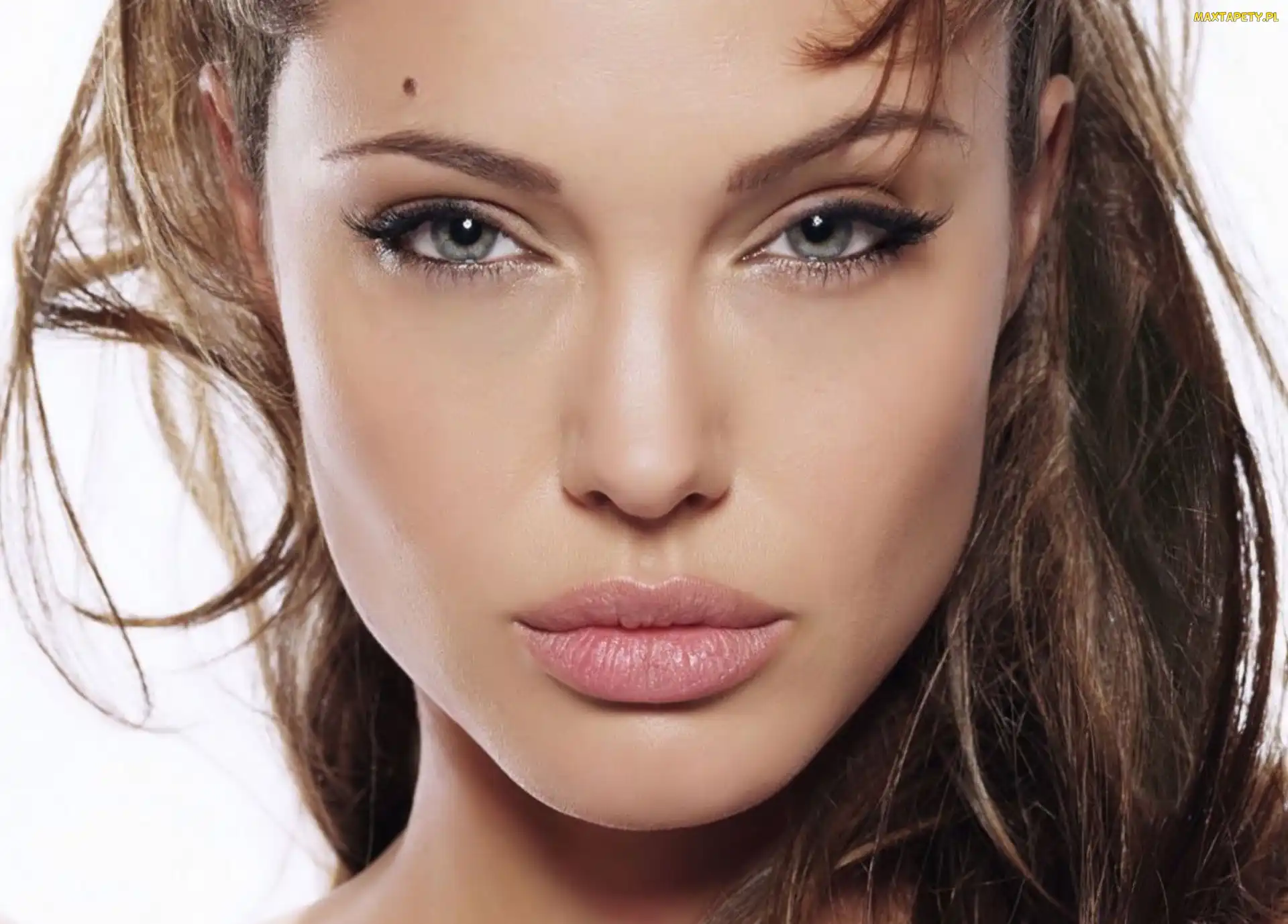 niebieskie oczy, różowe usta, Angelina Jolie