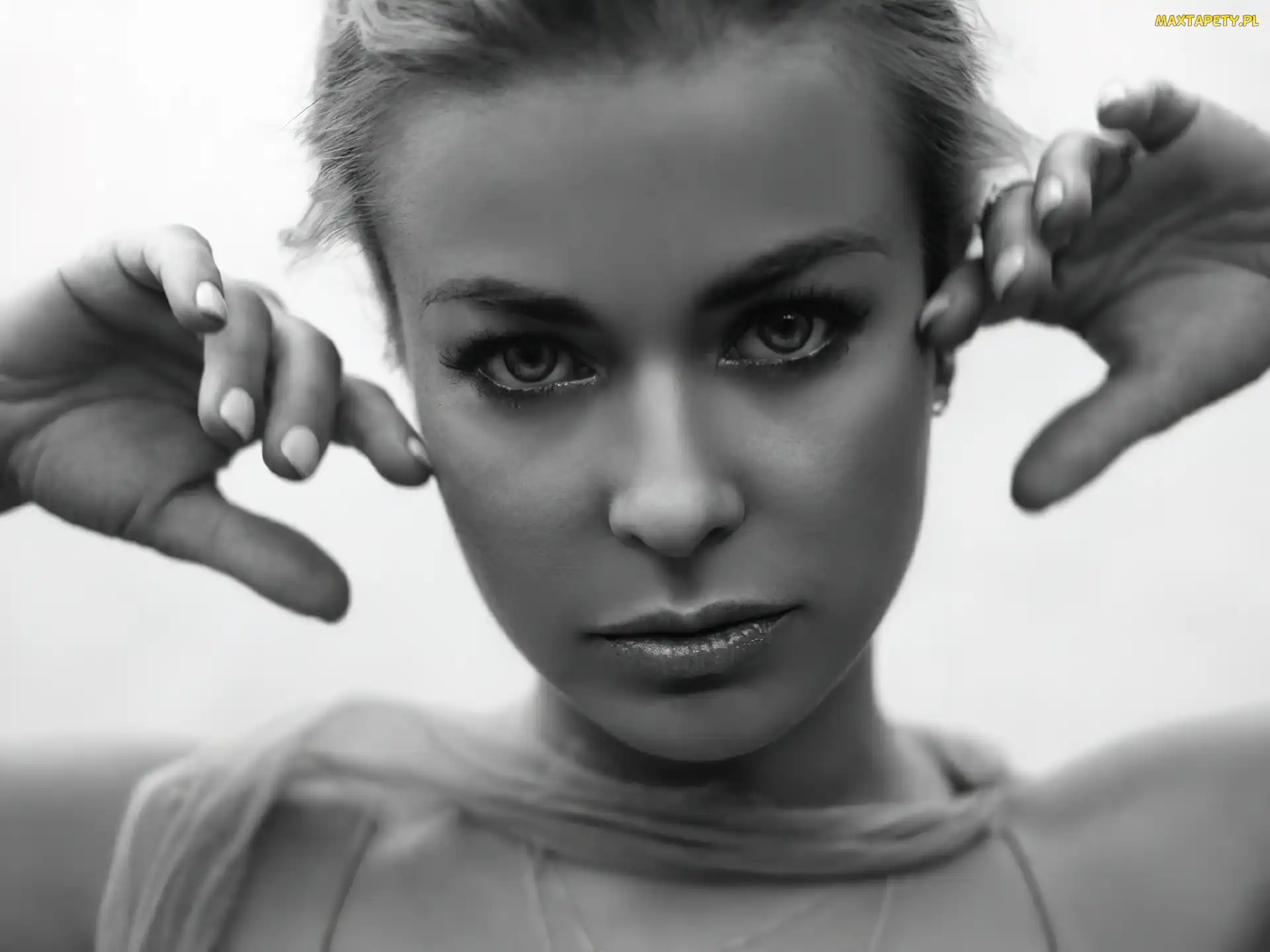 duże oczy, Carmen Electra