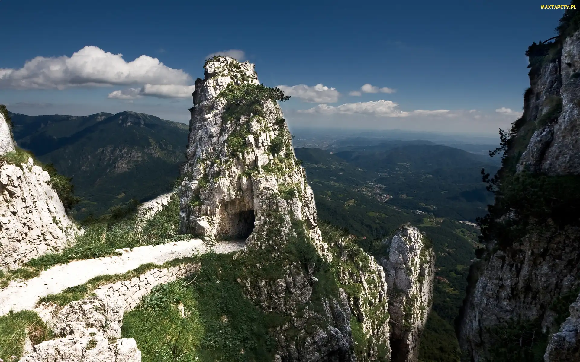 Droga, Jaskinia, Góry
