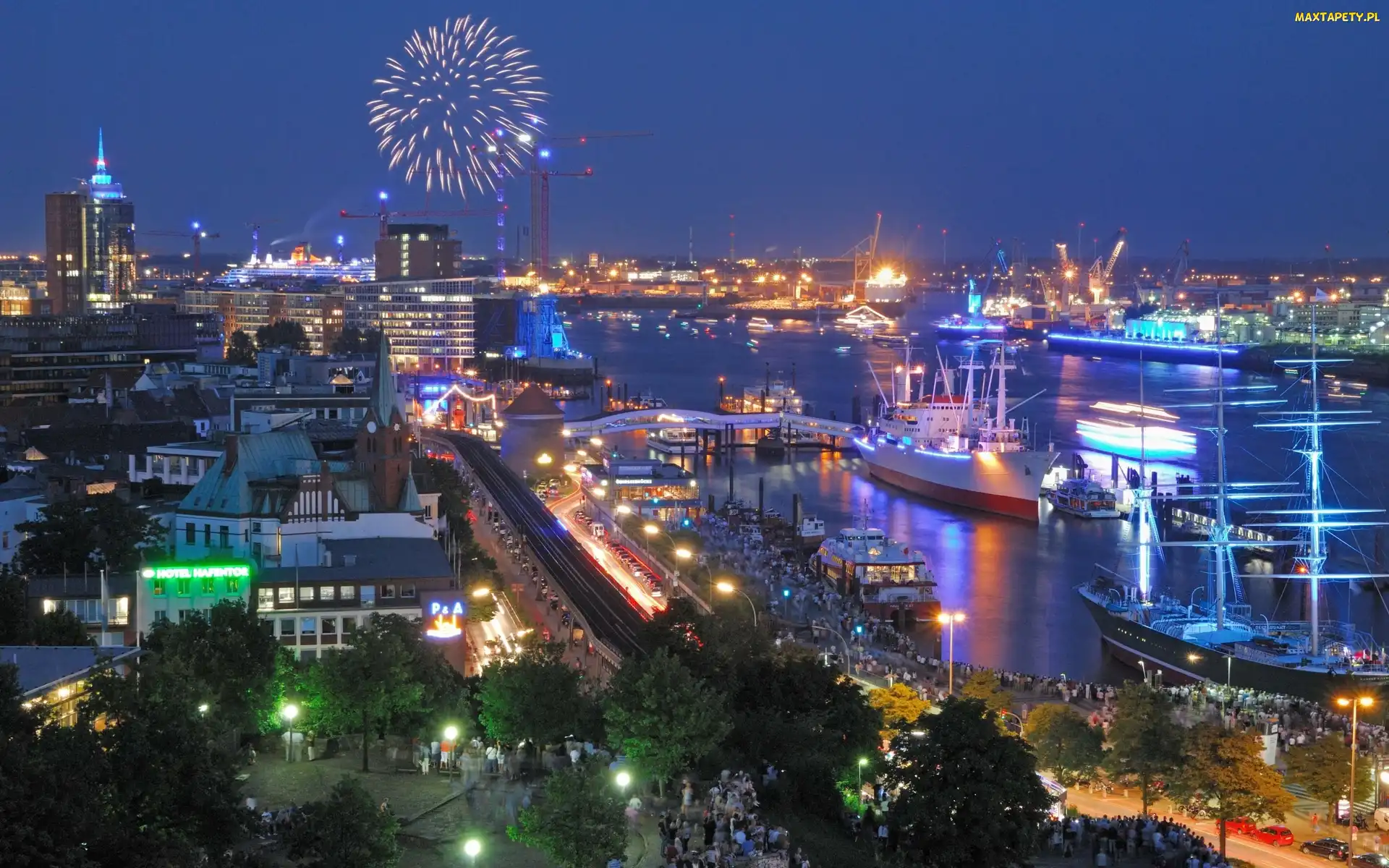 Domy, Fajerwerki, Wieżowce, Statki, Panorama, Port, Miasta, Hamburg