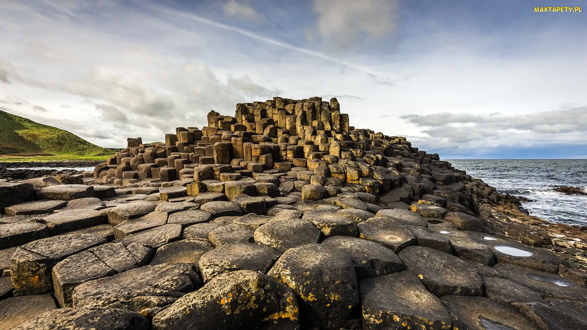 Formacja Giants Causeway, Kamienie, Morze, Skały, Antrim, Grobla Olbrzyma, Irlandia Północna, Wschód słońca
