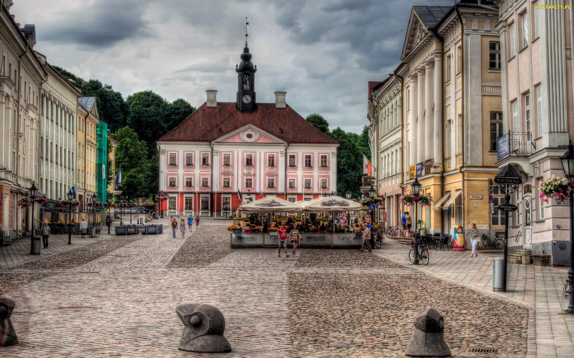 Estonia, Rynek, Kamienice, Ludzie, Tartu